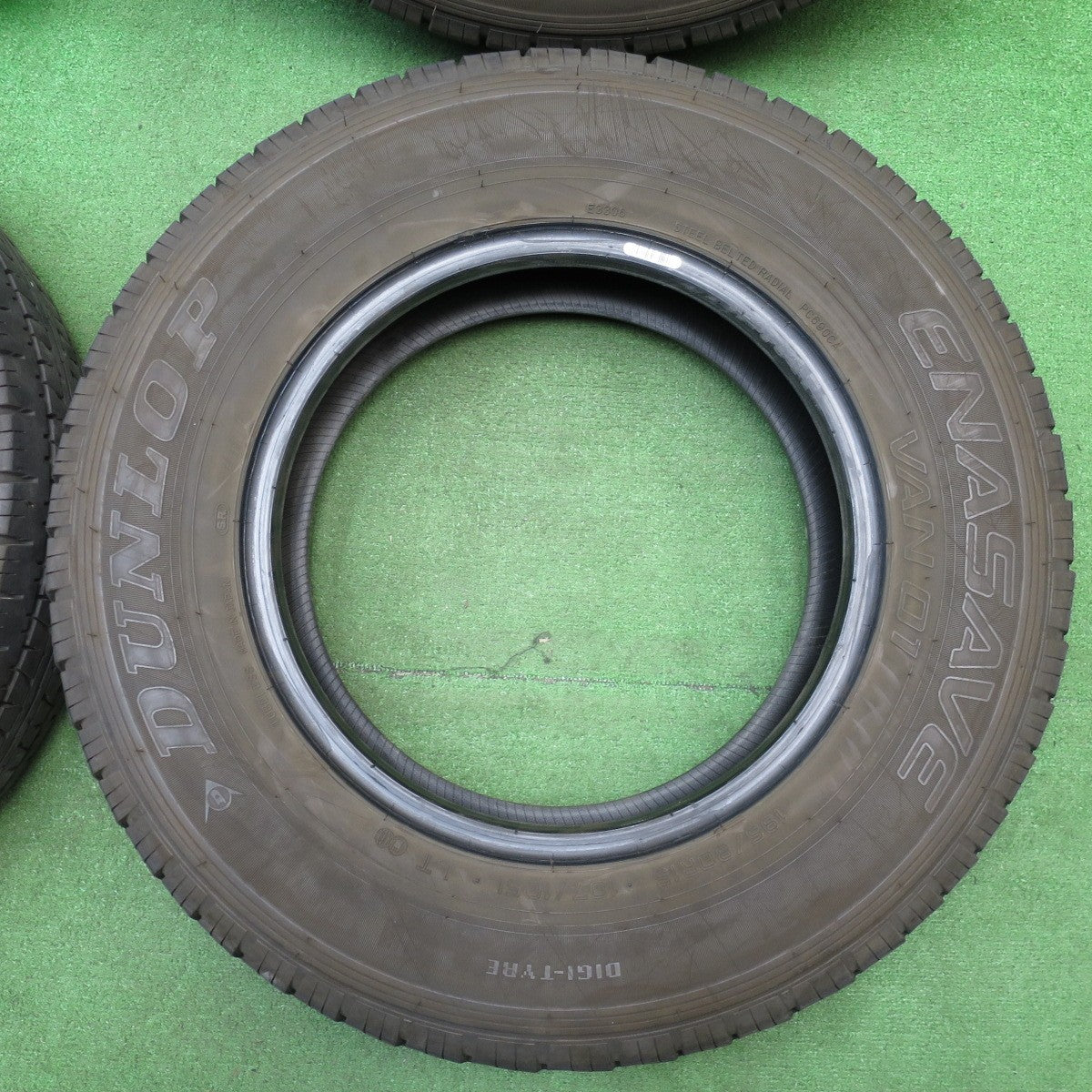 バリ溝！24年！9.5分★195/80R15 107/105L ダンロップ エナセーブ VAN01 タイヤ 15インチ ハイエース キャラバン 等★5041603KKノタ