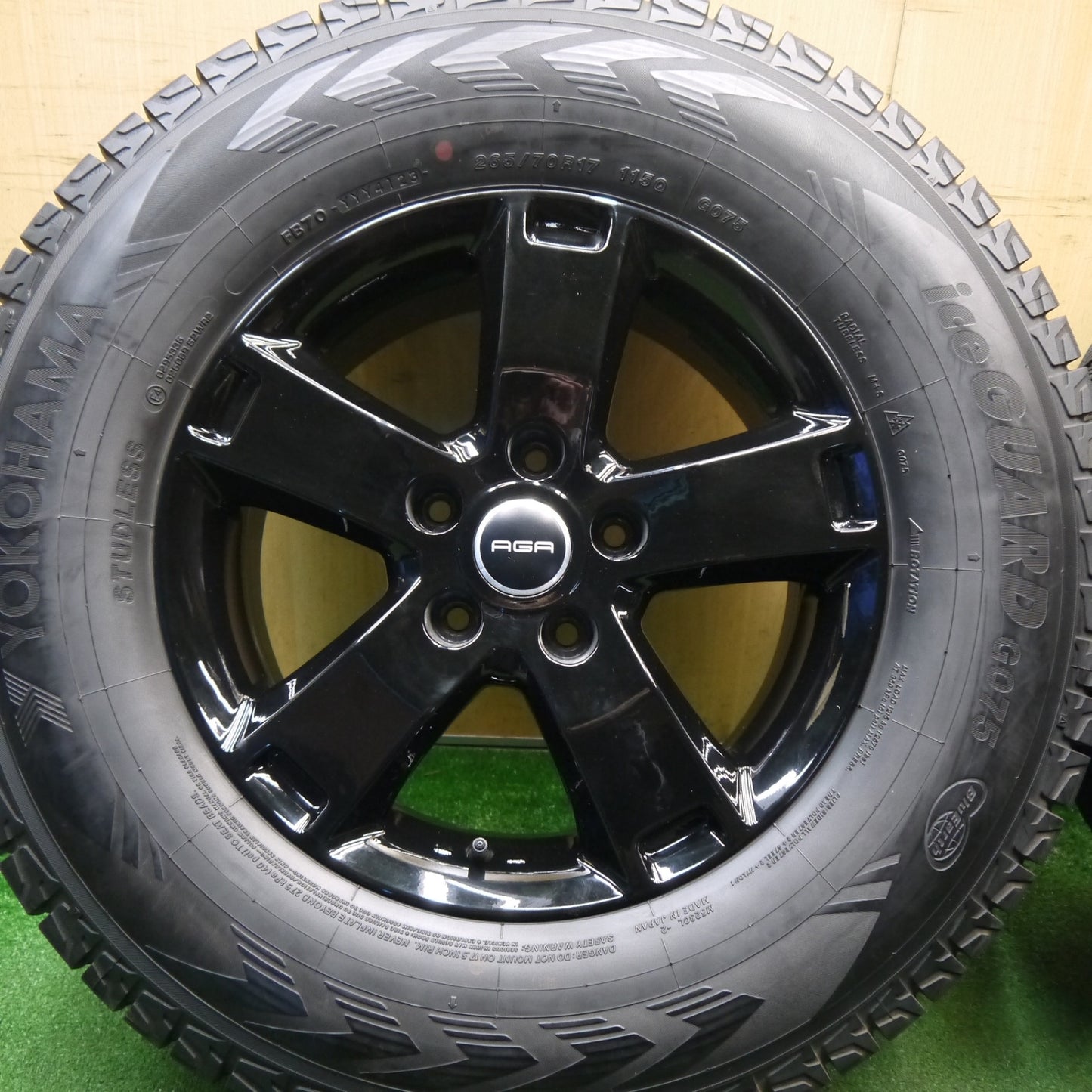 バリ溝！23年！キレイ！9.5分★ジープ ラングラー 等 AGA EsseⅡ 265/70R17 スタッドレス ヨコハマ アイスガード G075 エッセ2 17インチ PCD127/5H★6012810Hス