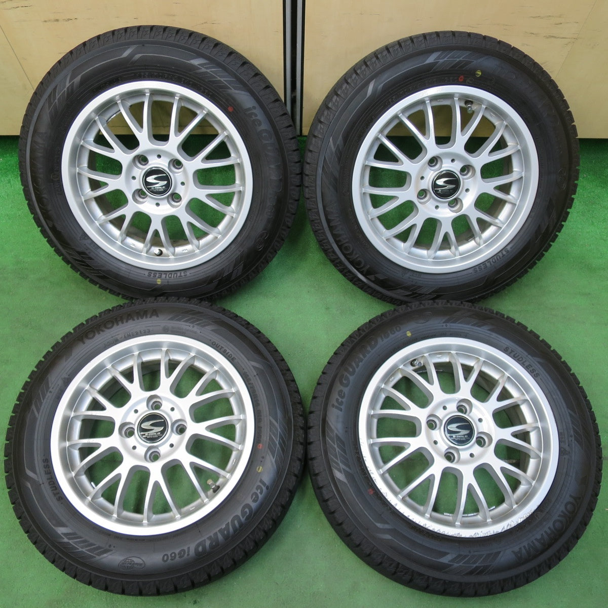 [送料無料] バリ溝！23年！ほぼ10分★スタッドレス 165/70R14 ヨコハマ アイスガード iG60 S-HOLD 14インチ PCD100/4H★4112207イス