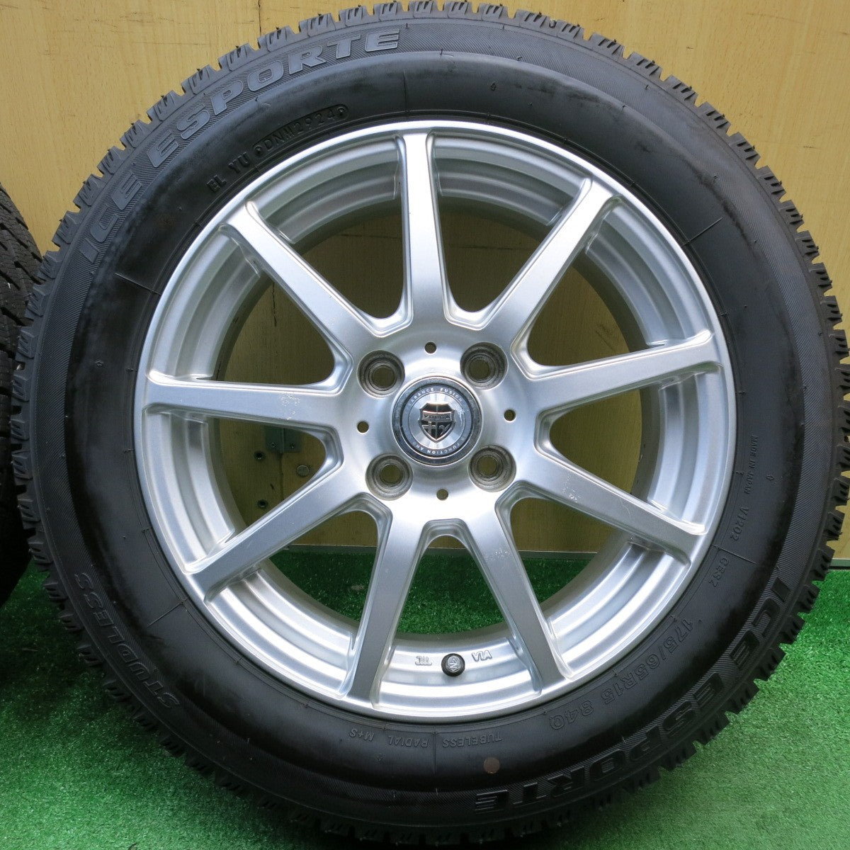 超バリ溝！24年！ほぼ10分★スタッドレス 175/65R15 アイスエスポルテ VOLGA ヴォルガ 15インチ PCD100/4H★5121404HAス