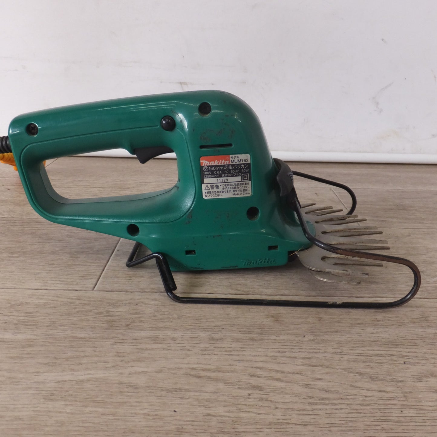 ★マキタ makita 160mm 芝生バリカン MUM162　100V 0.6A 50-60Hz 50W★