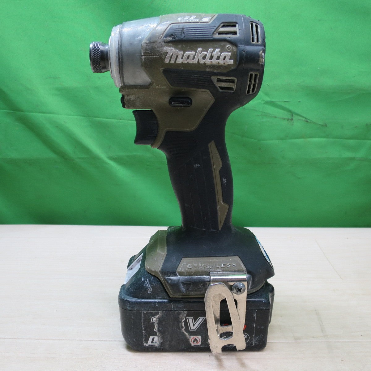 [送料無料] ☆マキタ 充電式 インパクトドライバ TD173D 電動 工具 18V BL1860B 充電器 DC18RF makita☆