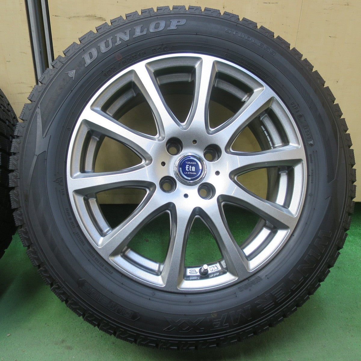 バリ溝！キレイ！9.5分◎スタッドレス 195/65R16 ダンロップ ウインターマックス WM02 TIRADO Eta LA STRADA ティラード ラストラーダ 16インチ PCD100/4H◎6091909イス