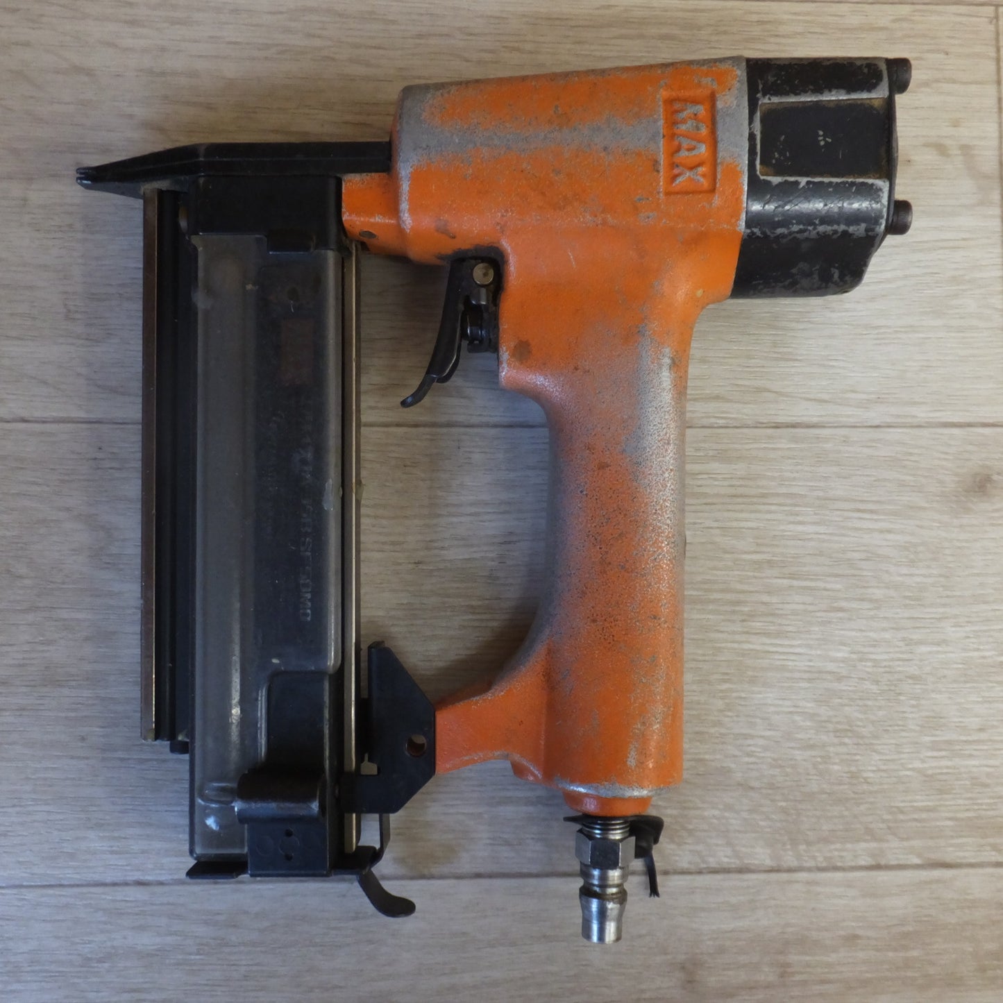 [送料無料] ★マックス MAX エアネイラ 釘打機 スーパーフィニッシュネイラ  TA-35B/SF50M0　日立 HITACHI 25mm カラー釘打機 NT-25A　セット★