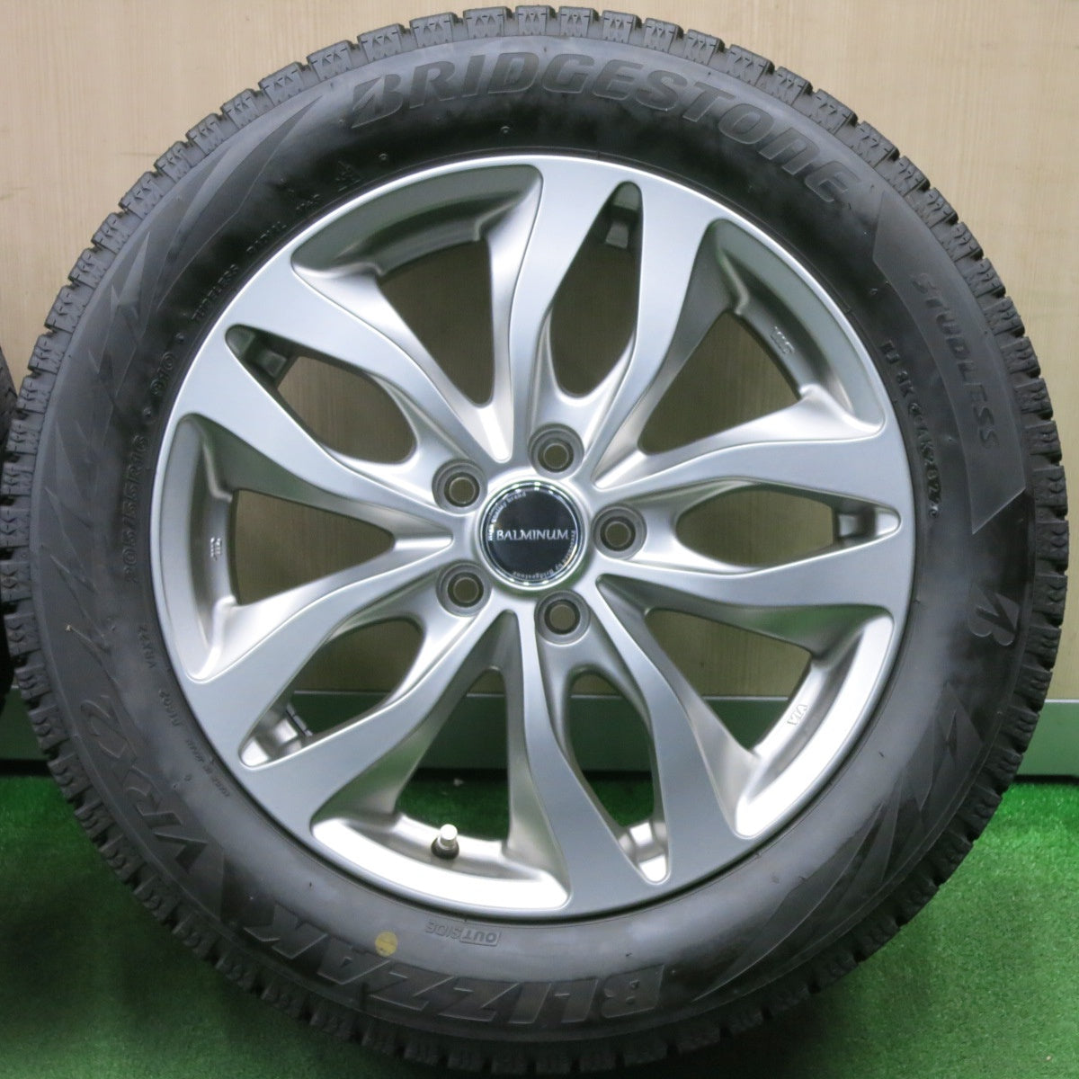 [送料無料] 超バリ溝！22年！キレイ！9.5分以上★86 BRZ 等 205/55R16 スタッドレス ブリヂストン ブリザック VRX2 BALMINUM バルミナ 16インチ PCD100/5H★4121808NJス