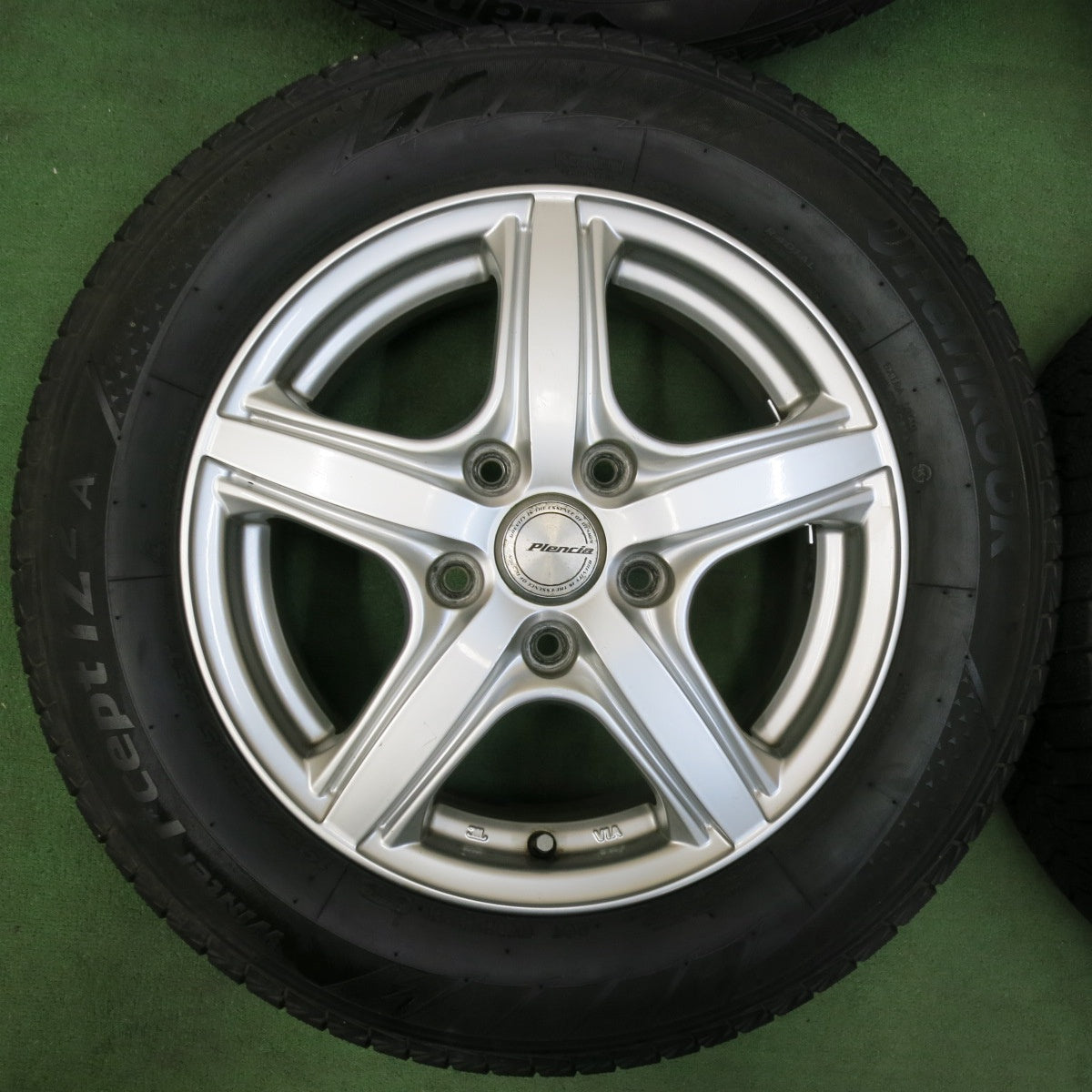 [送料無料] バリ溝！キレイ！8.5分★スタッドレス 195/65R15 ハンコック ウインター アイセプト IZ2A Plencia プレンシア 15インチ PCD114.3/5H★4122505SYス