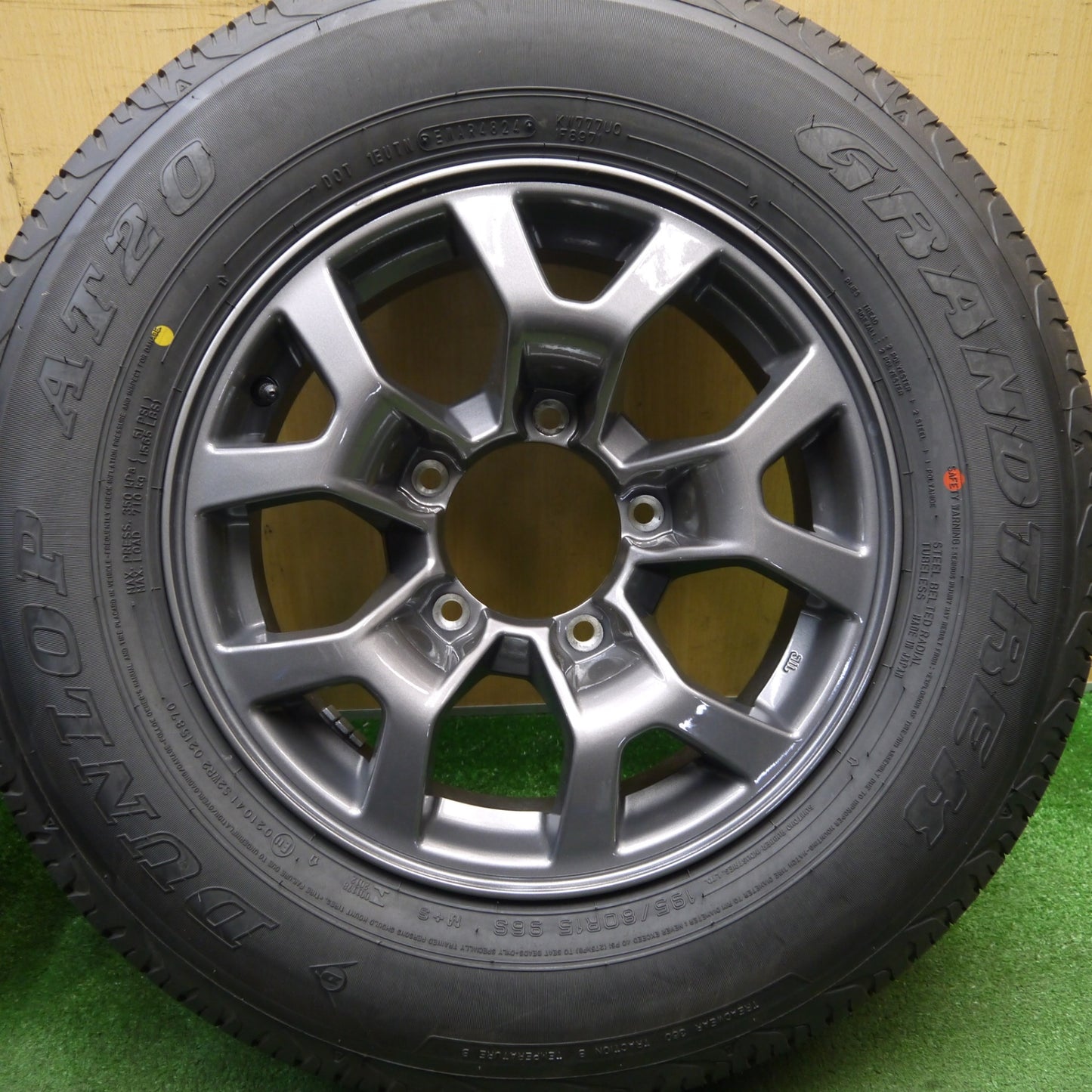 未使用！24年★スズキ JB74W ジムニー シエラ 純正 195/80R15 ダンロップ AT20 グラントレック 15インチ PCD139.7/5H★6022403Hノ