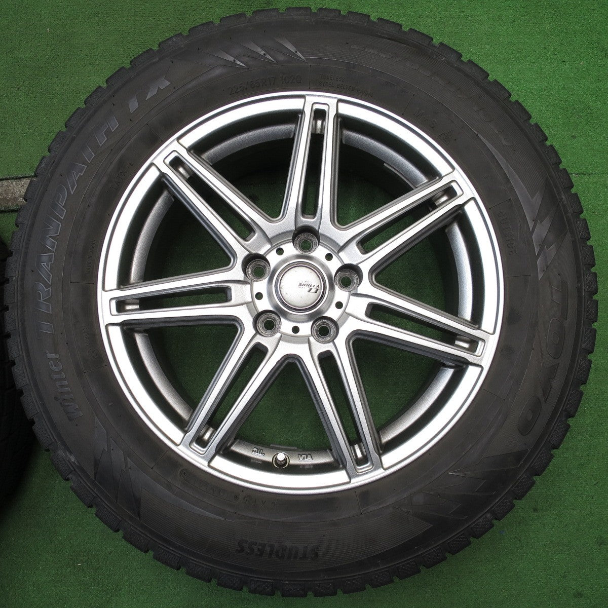 バリ溝！キレイ！8.5分★スタッドレス 225/65R17 トーヨー ウインター トランパス TX SIBILLA NEXT Z7 シビラ 17インチ PCD114.3/5H★5052001NJス