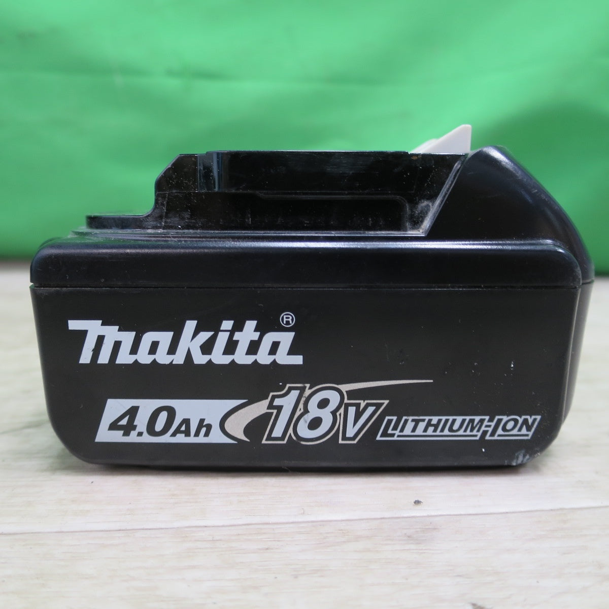[送料無料] バッテリー2個＆ビット付！キレイ☆マキタ 24mm 充電式 ハンマドリル HR244D 電動 工具 ハンマードリル☆