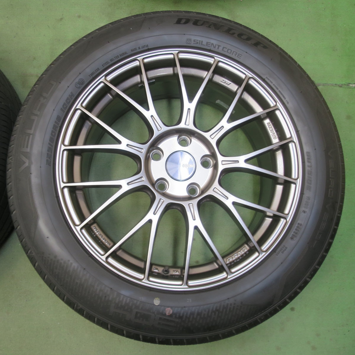 キレイ★ENKEI PFM1 225/60R18 ダンロップ VEURO VE304 エンケイ 18インチ PCD114.3/5H★6052501イノ