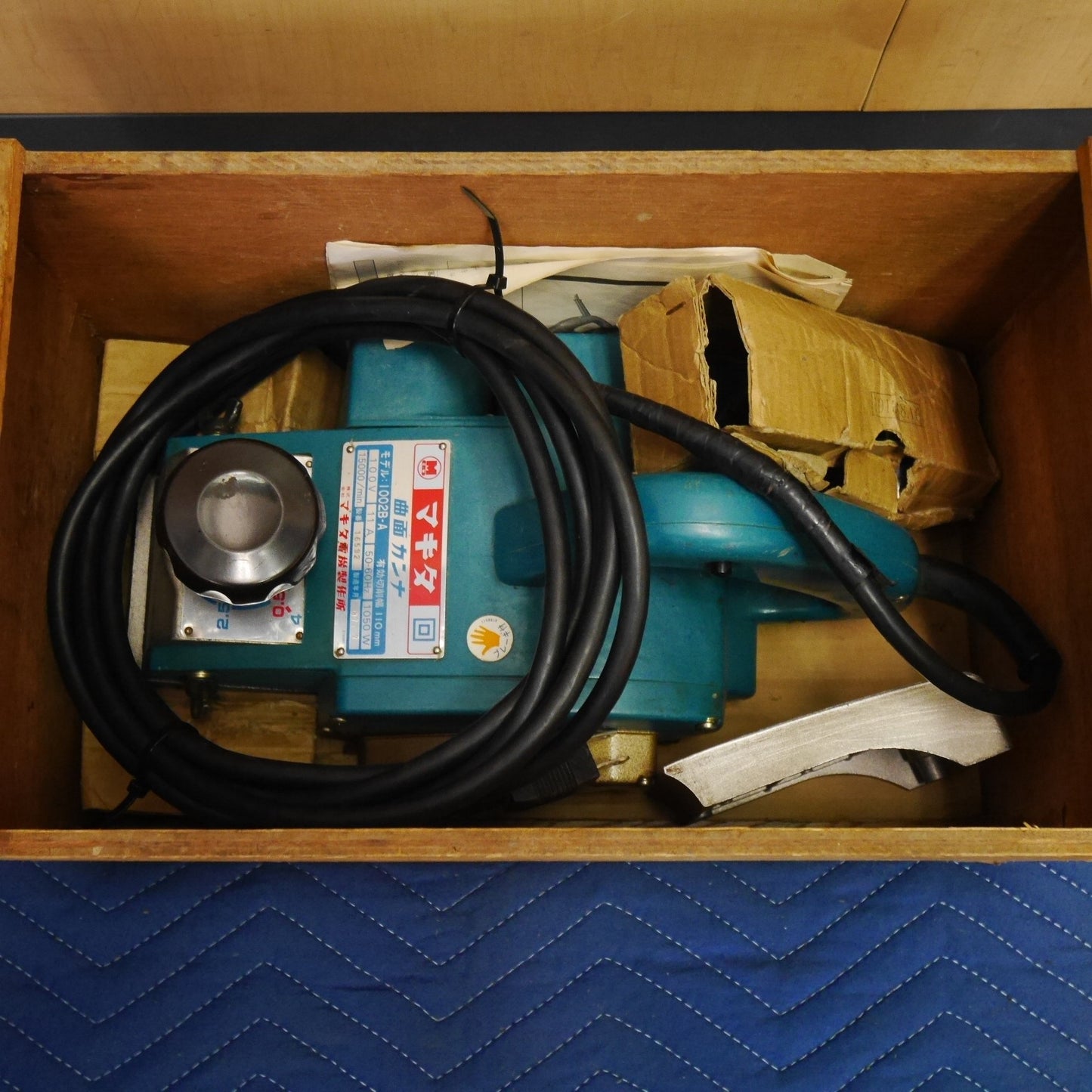 [送料無料] ☆マキタ 110mm 曲面 カンナ 1002B-A 1002BA 電動 工具 研摩 研磨 機 切削 コード式 かんな 鉋 100V makita☆