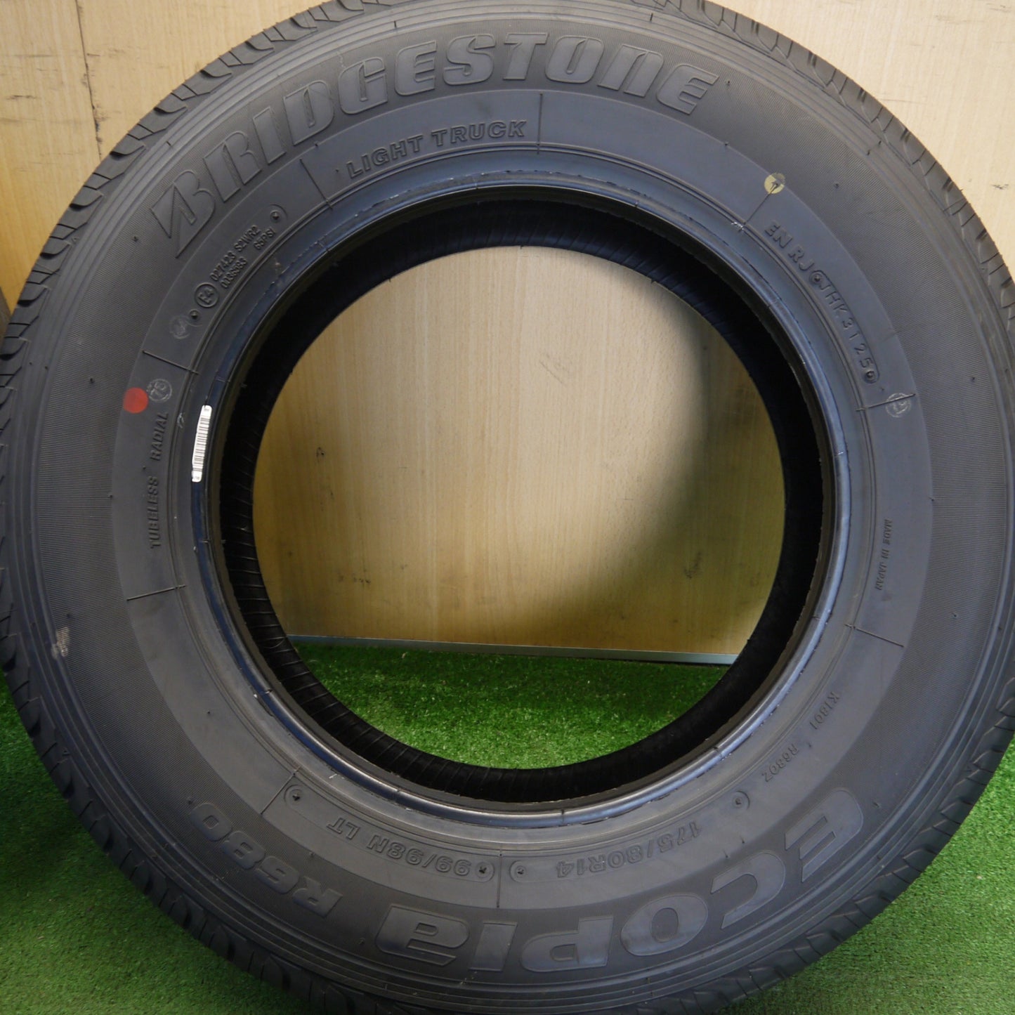 新車外し！25年★175/80R14 99/98N ブリヂストン エコピア R680 タイヤ 14インチ タウンエース バネット 等★6042202Hノタ