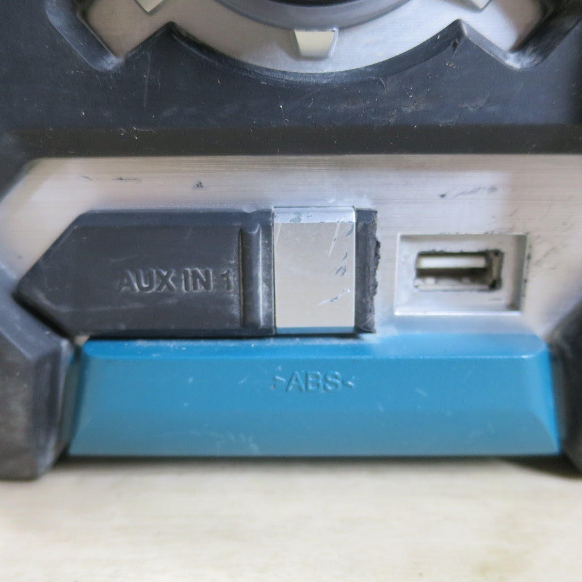 [送料無料] ☆マキタ 充電式 ラジオ MR108 コードレス 現場 キャンプ 工事 Bluetooth 対応 Makita☆