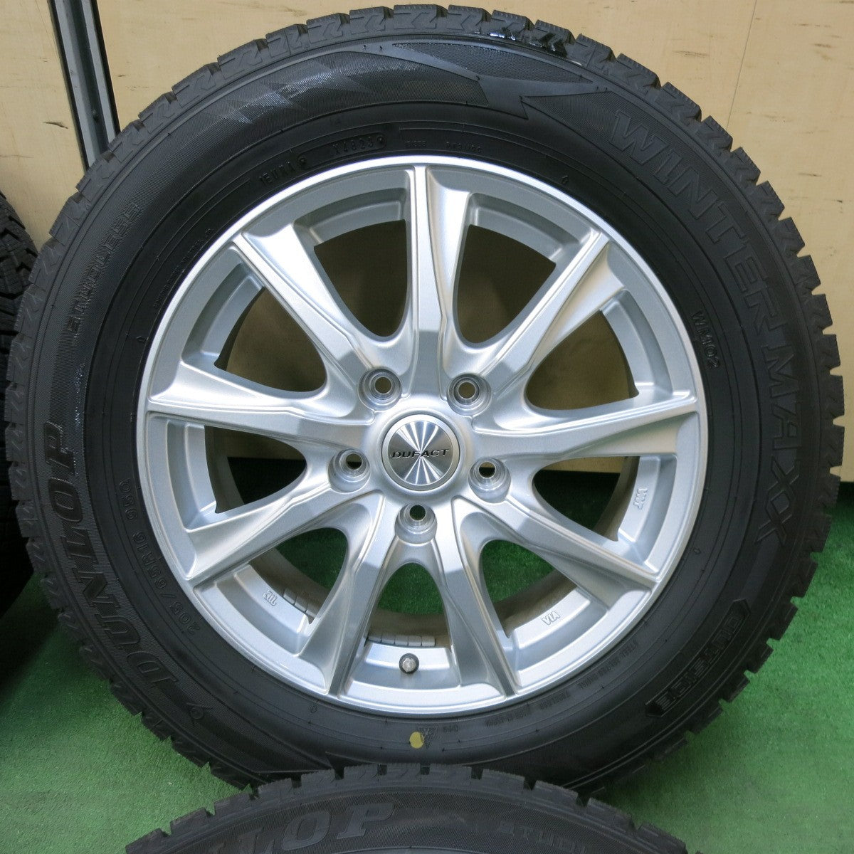 [送料無料] バリ溝！23年！キレイ！ほぼ10分★スタッドレス 205/65R16 ダンロップ ウインターマックス WM02 DUFACT デュファクト 16インチ PCD114.3/5H★4122502SYス