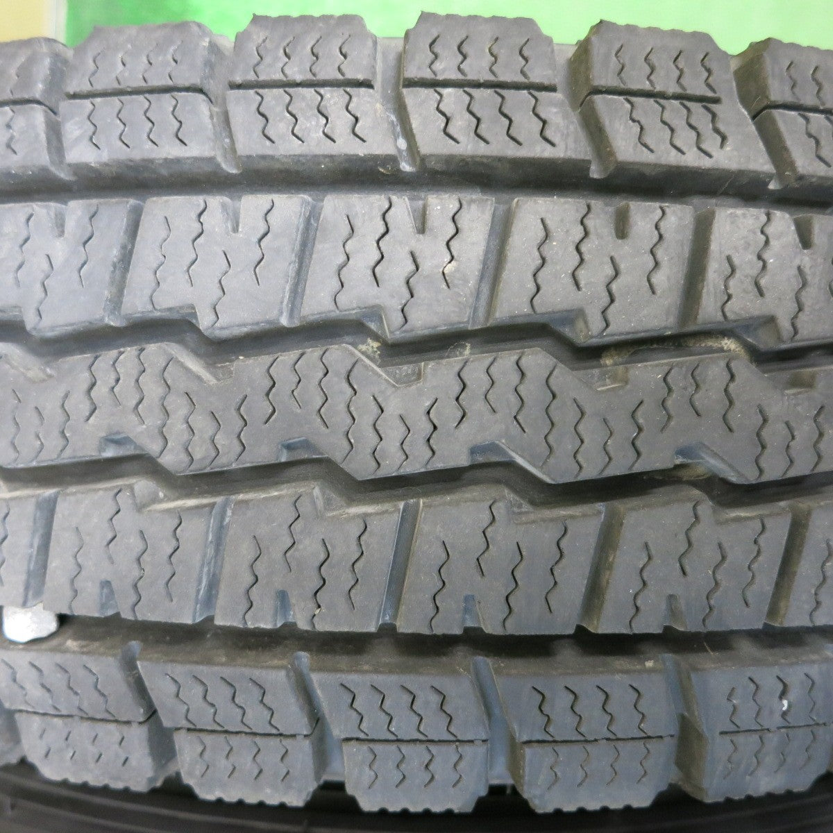 バリ溝！9.5分★スタッドレス 145R12 6PR ダンロップ ウインターマックス SV01 スチール ホイール キャップ 付き 12インチ PCD100/4H★6041206HAス
