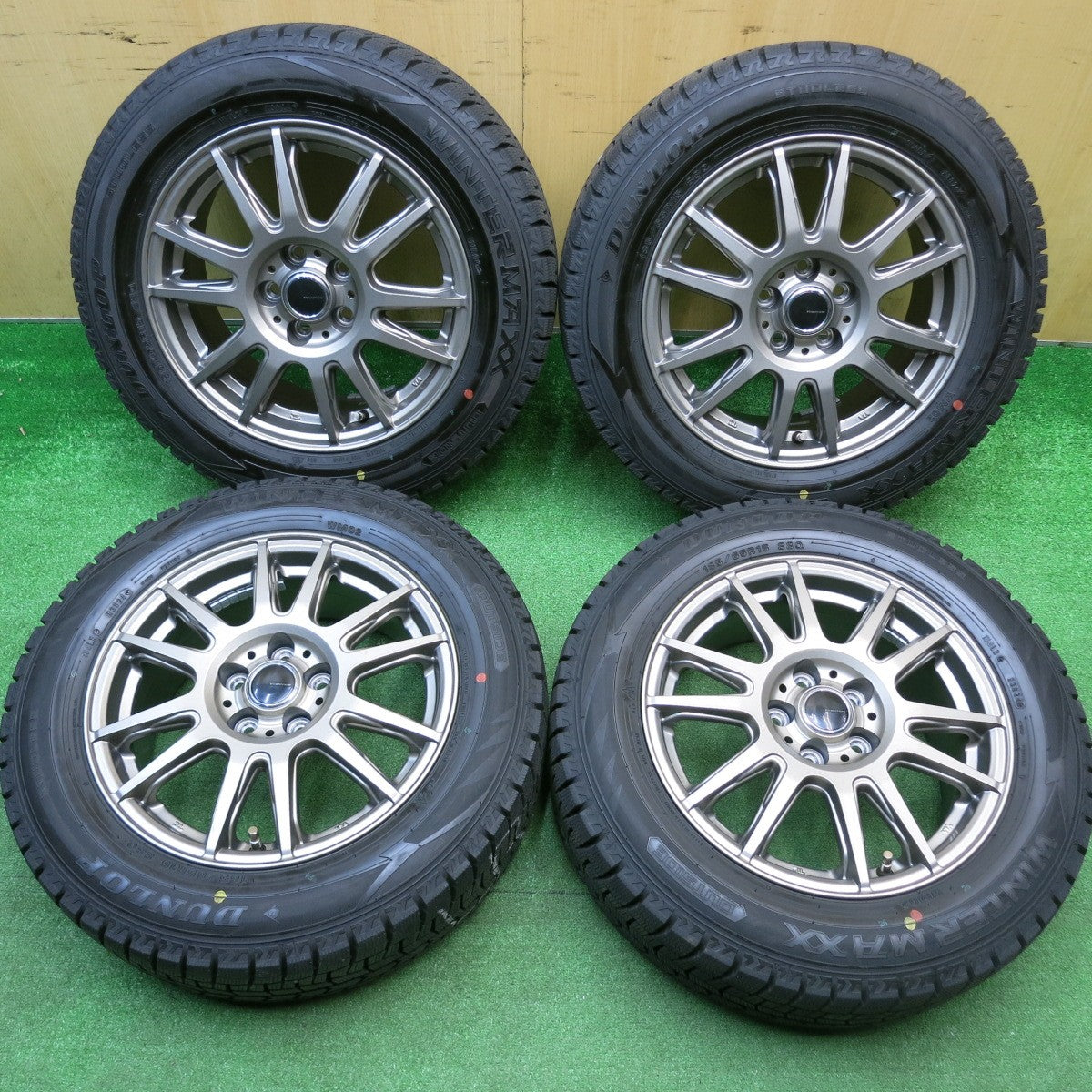 バリ溝！24年！キレイ！9.5分以上★シエンタ 等 185/65R15 スタッドレス ダンロップ ウインターマックス WM02 VEMOTION Vエモーション 15インチ PCD100/5H★5112010HAス
