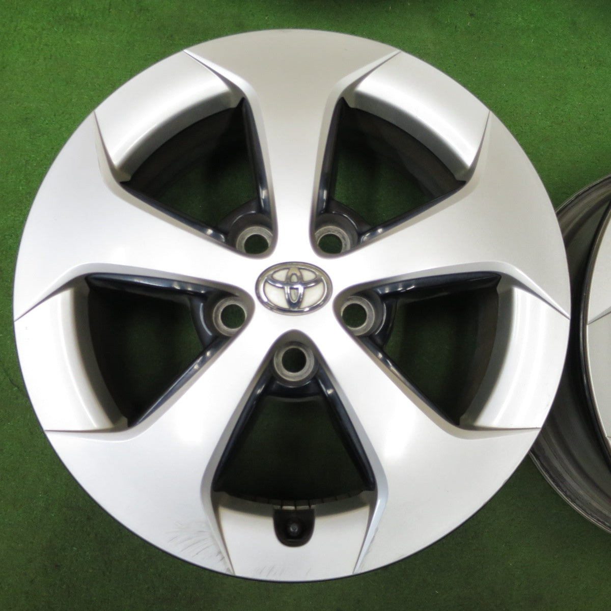 4本価格★トヨタ 30系 プリウス 純正 ホイール 15インチ 15×6JJ PCD100/5H★6022504ナホ