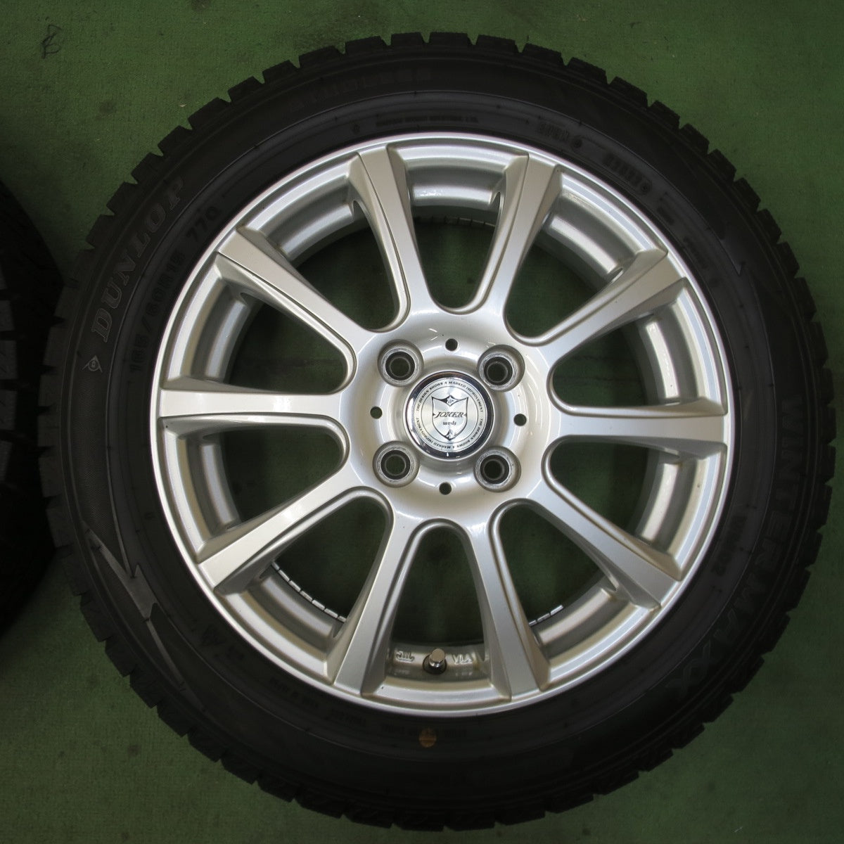 バリ溝！22年！9.5分以上★スタッドレス 165/60R15 ダンロップ ウインターマックス WM02 JOKER ジョーカー 15インチ ハスラー ソリオ 等 PCD100/4H★6021311イス