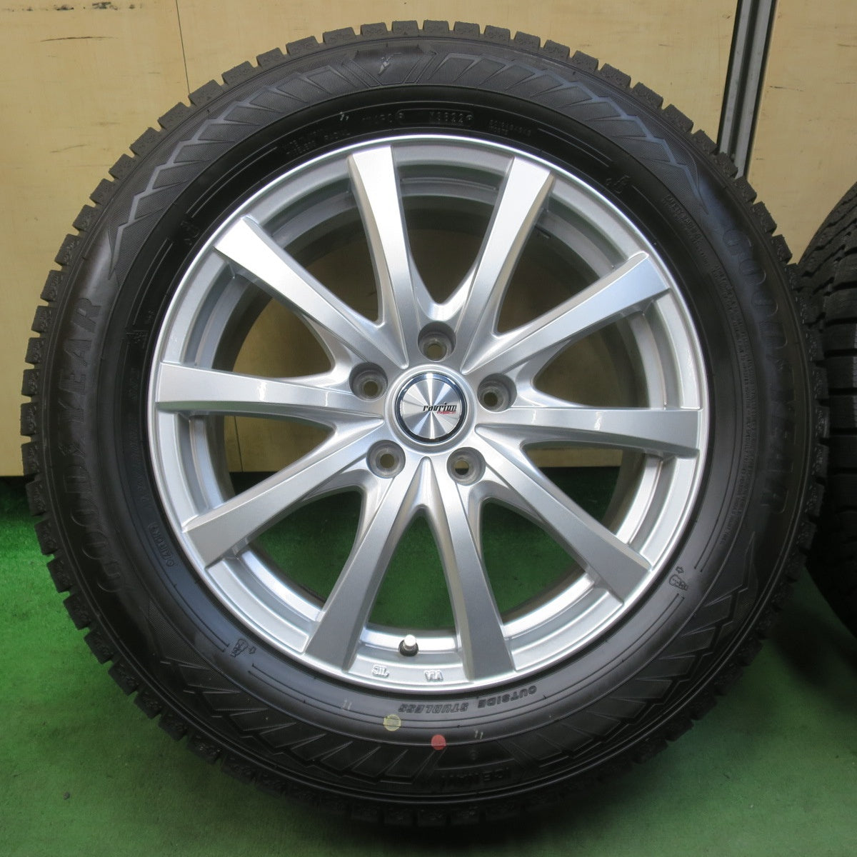 バリ溝！22年！キレイ！ほぼ10分★スタッドレス 225/60R17 グッドイヤー アイスナビ8 ravrion RS01 ラブリオン 17インチ PCD114.3/5H★5122008イス