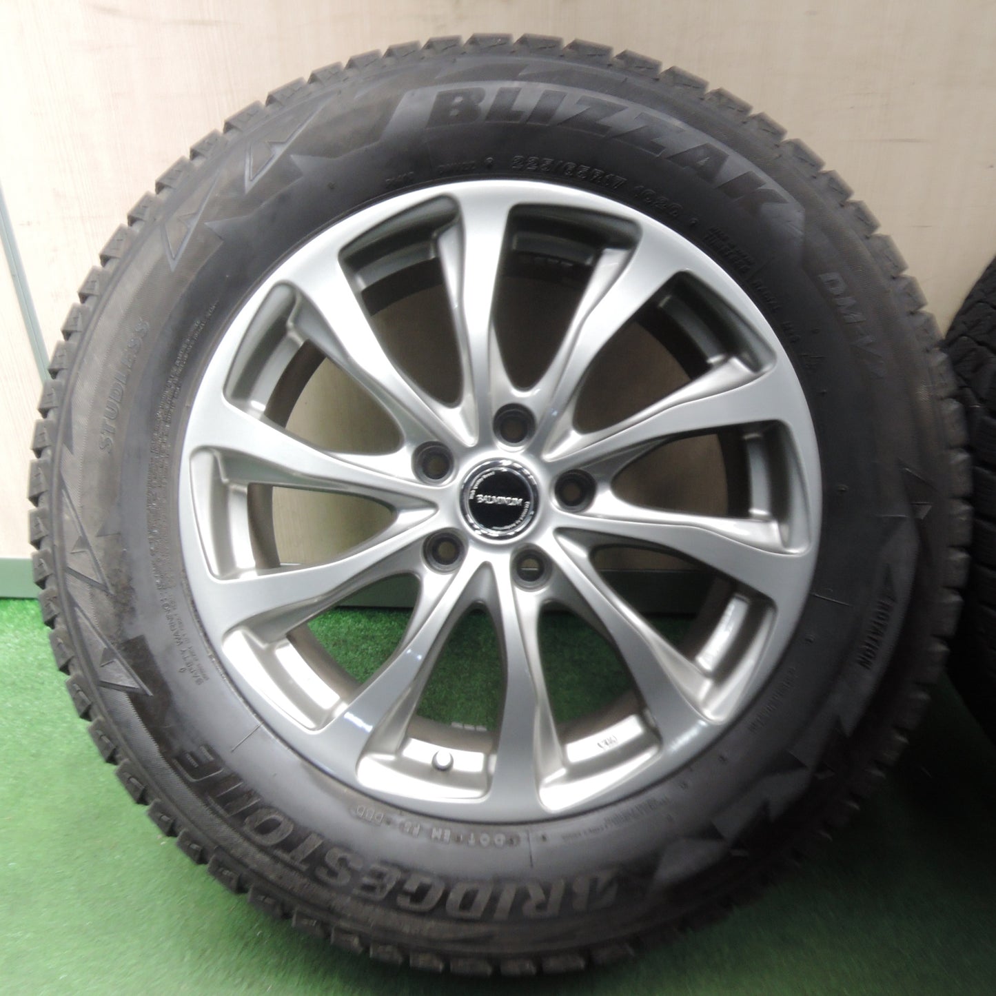 *送料無料* キレイ★スタッドレス 225/65R17 ブリヂストン ブリザック DM-V2 BALMINUM バルミナ 17インチ PCD114.3/5H★4032502TNス