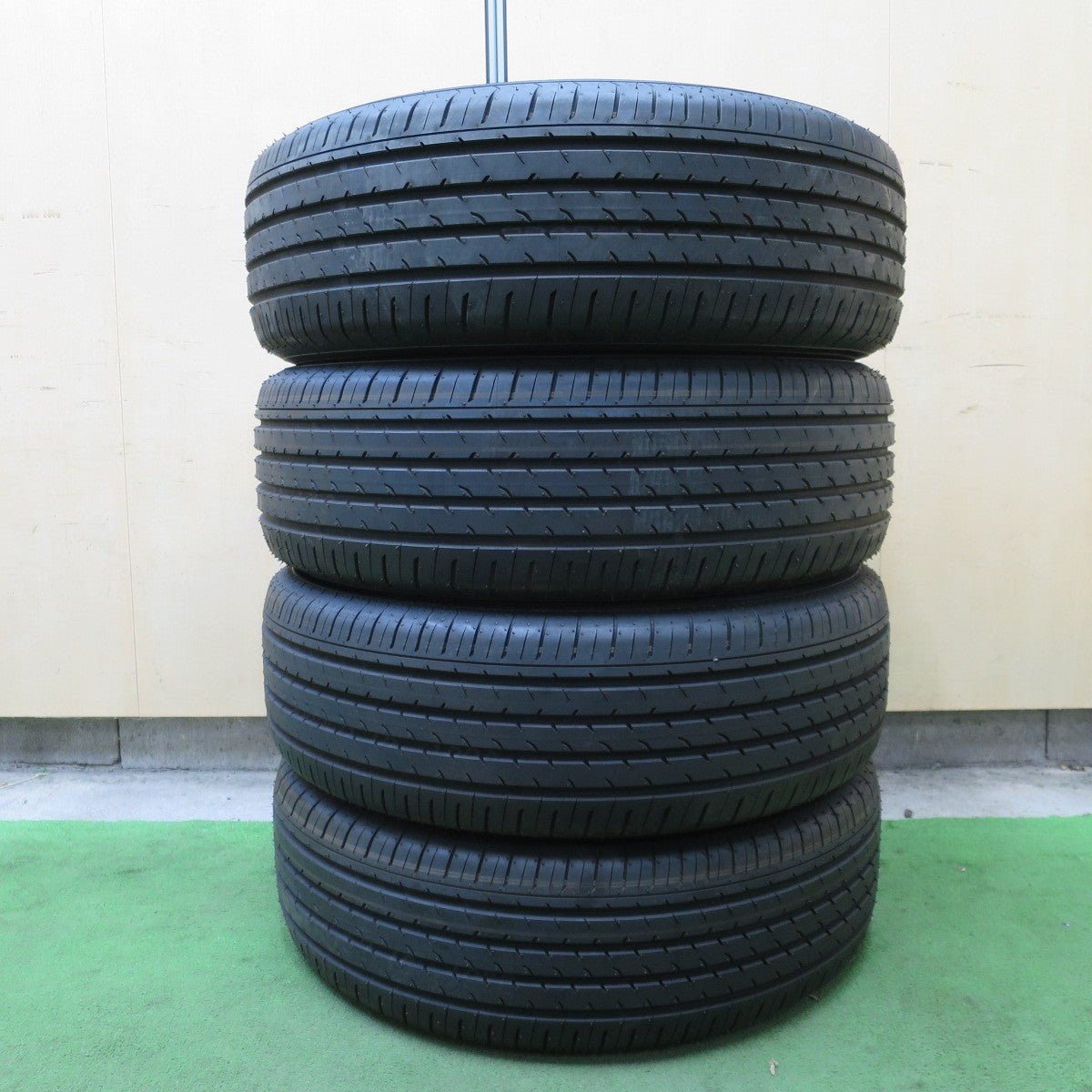 新車外し！25年★225/65R17 ヨコハマ アドバン V03 タイヤ 17インチ 40系 アルファード ヴェルファイア ハリアー RAV4 等★6060502NGノタ
