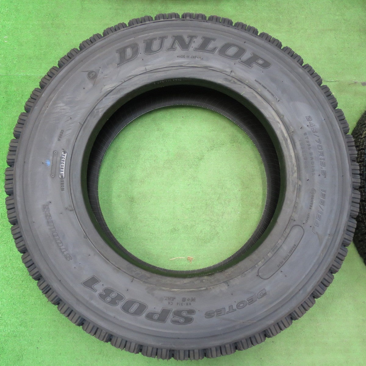 [送料無料] 未使用！24年★トラック タイヤ 245/70R19.5 136/134J スタッドレス ダンロップ デクテス SP081 DECTES 19.5インチ★4120905イスタ