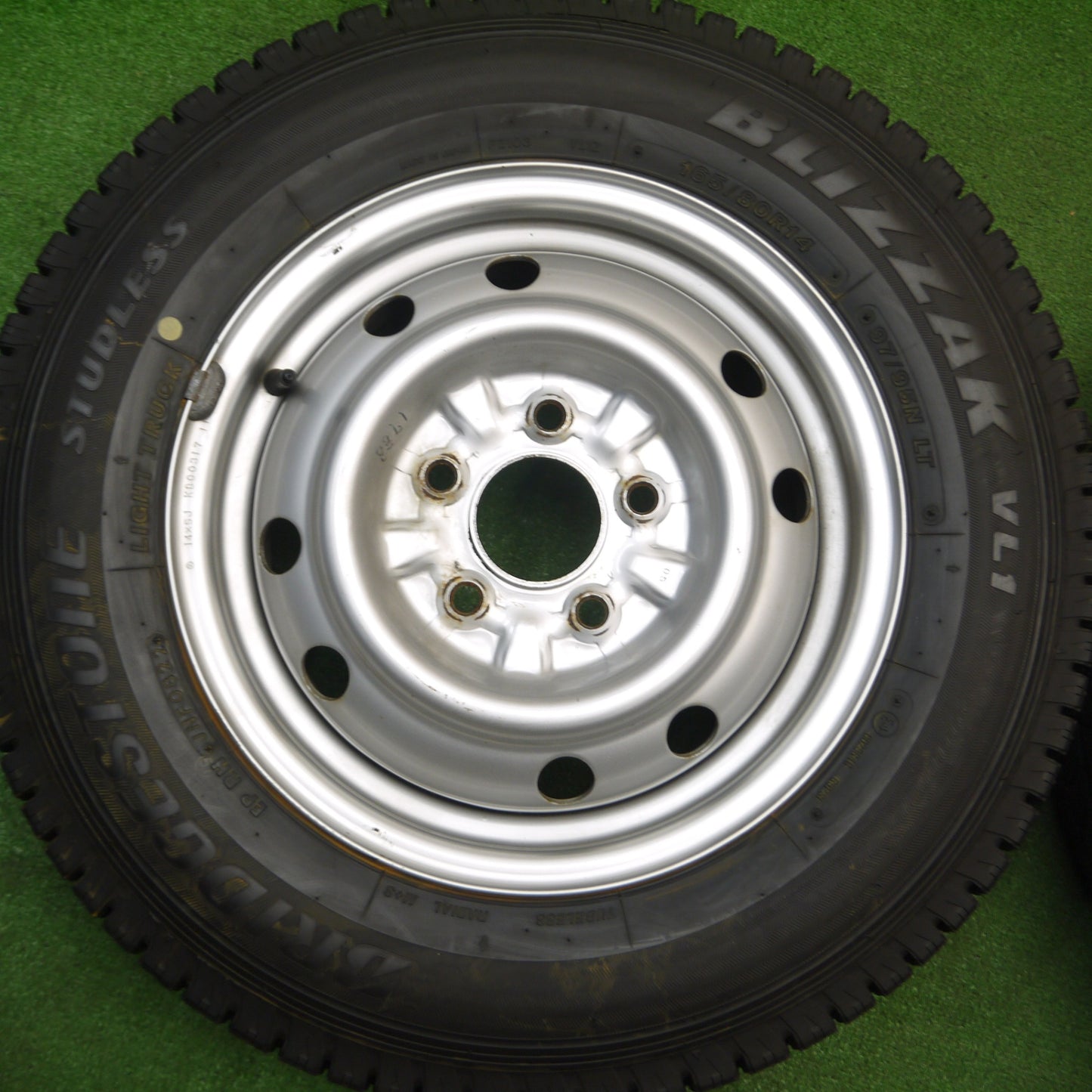 [送料無料] タイヤほぼ未使用！22年！キレイ★スタッドレス 165/80R14 97/95N ブリヂストン ブリザック VL1 スチール ホイール 14インチ PCD114.3/5H★4121704Hス