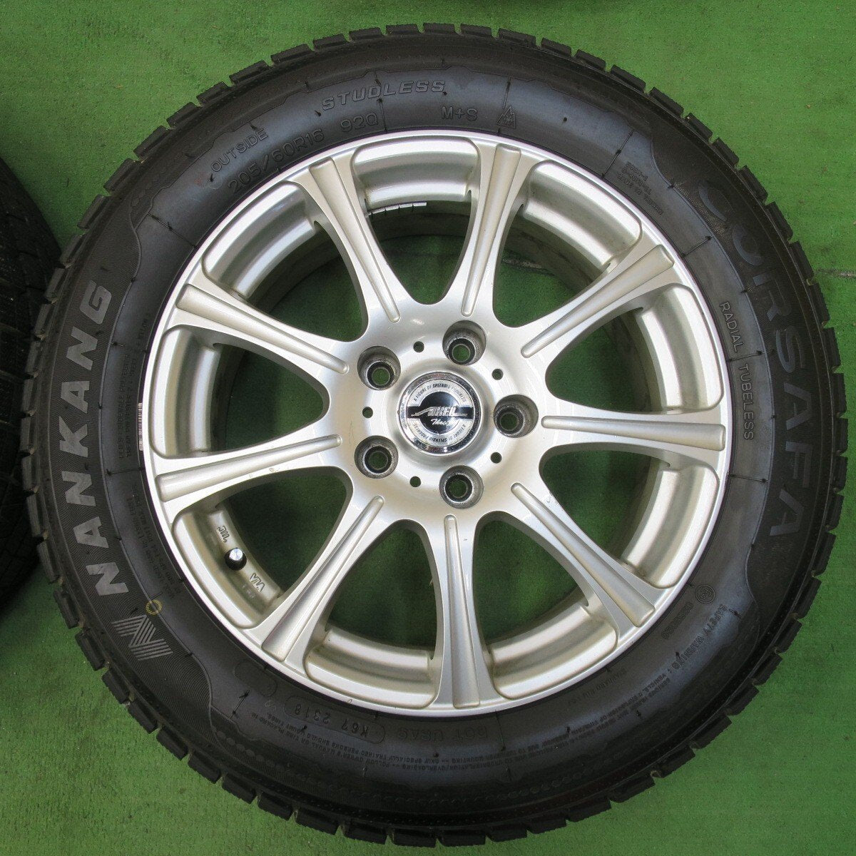 バリ溝！9.5分以上★スタッドレス 205/60R16 ナンカン CORSAFA AXEL Three アクセル 16インチ PCD114.3/5H★5011107イス