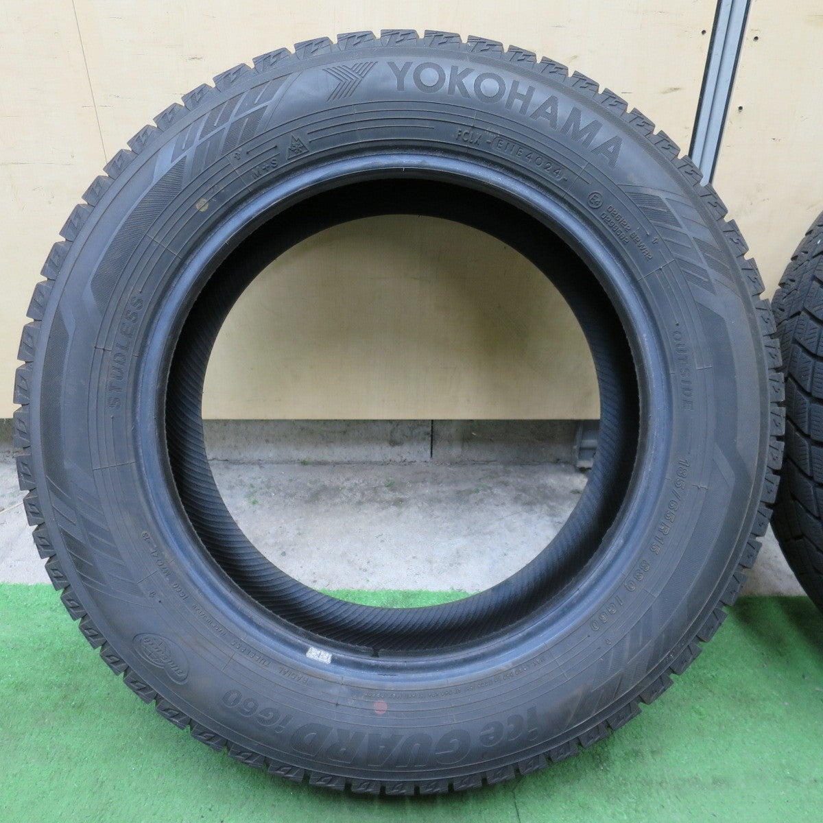 バリ溝！24年！8.5分★スタッドレス 185/65R15 ヨコハマ アイスガード iG60 タイヤ 15インチ ノート オーラ ティーダ デミオ マツダ2 フリード 等★6052001NGスタ