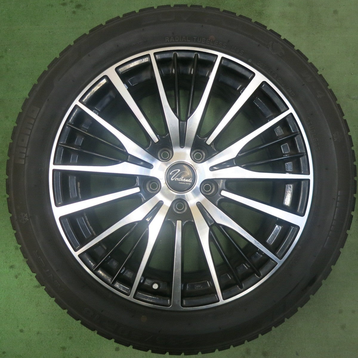 バリ溝！23年！9分★スタッドレス 235/50R18 MOMO SUV POLE W-4 Verthandi ヴェルサンディ ヴェルザンディ 18インチ PCD114.3/5H★6022403SKス