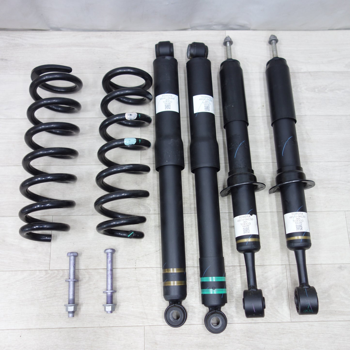 [送料無料] ◆トヨタ ハイラックス GUN125 純正 サスペンション 1台分 48541-0K490 48531-0KC30 48510-0KC50◆