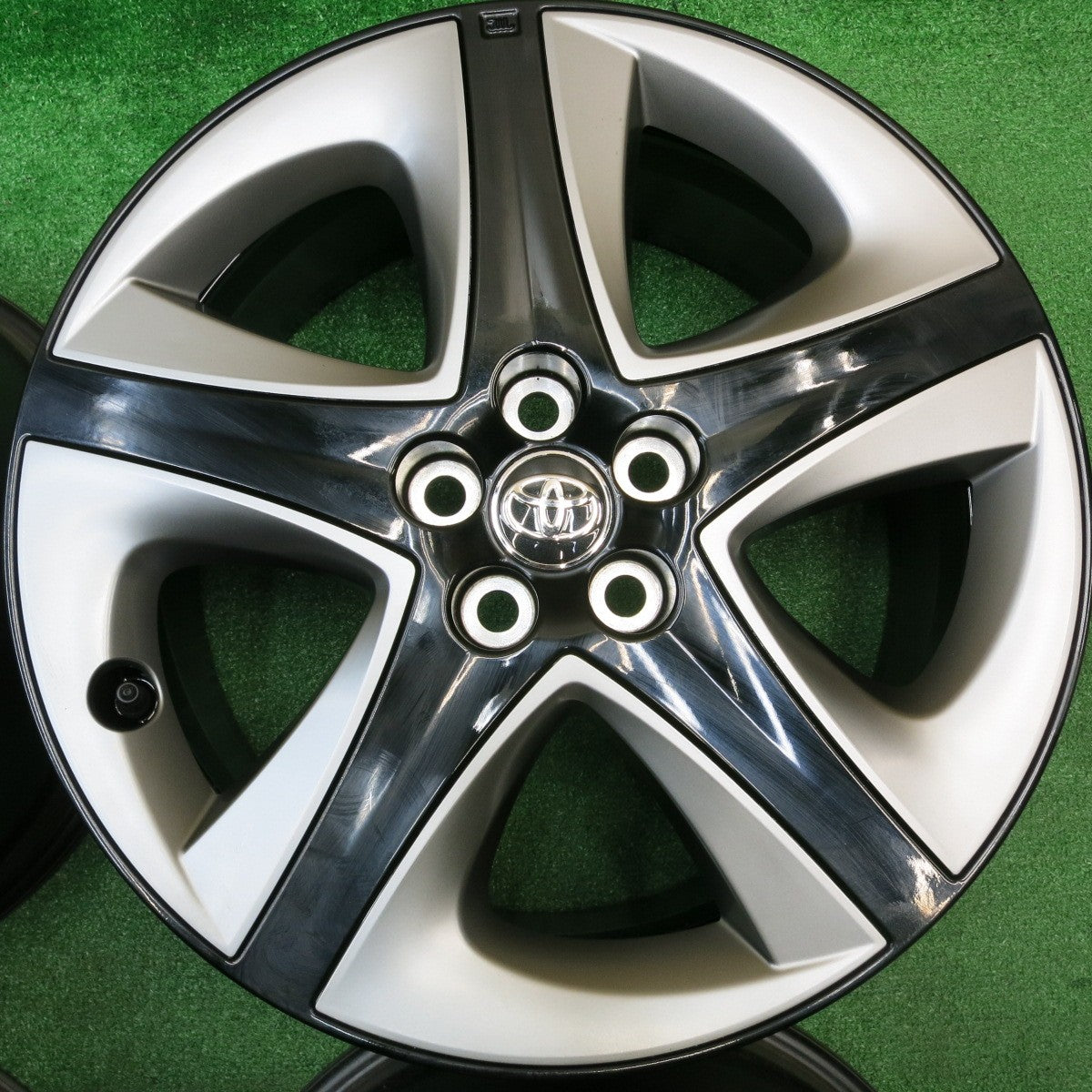 新車外し！付属品付き★トヨタ 50系 プリウス ツーリング 純正 ホイール 17インチ 17×7J PCD100/5H★5110607HAホ