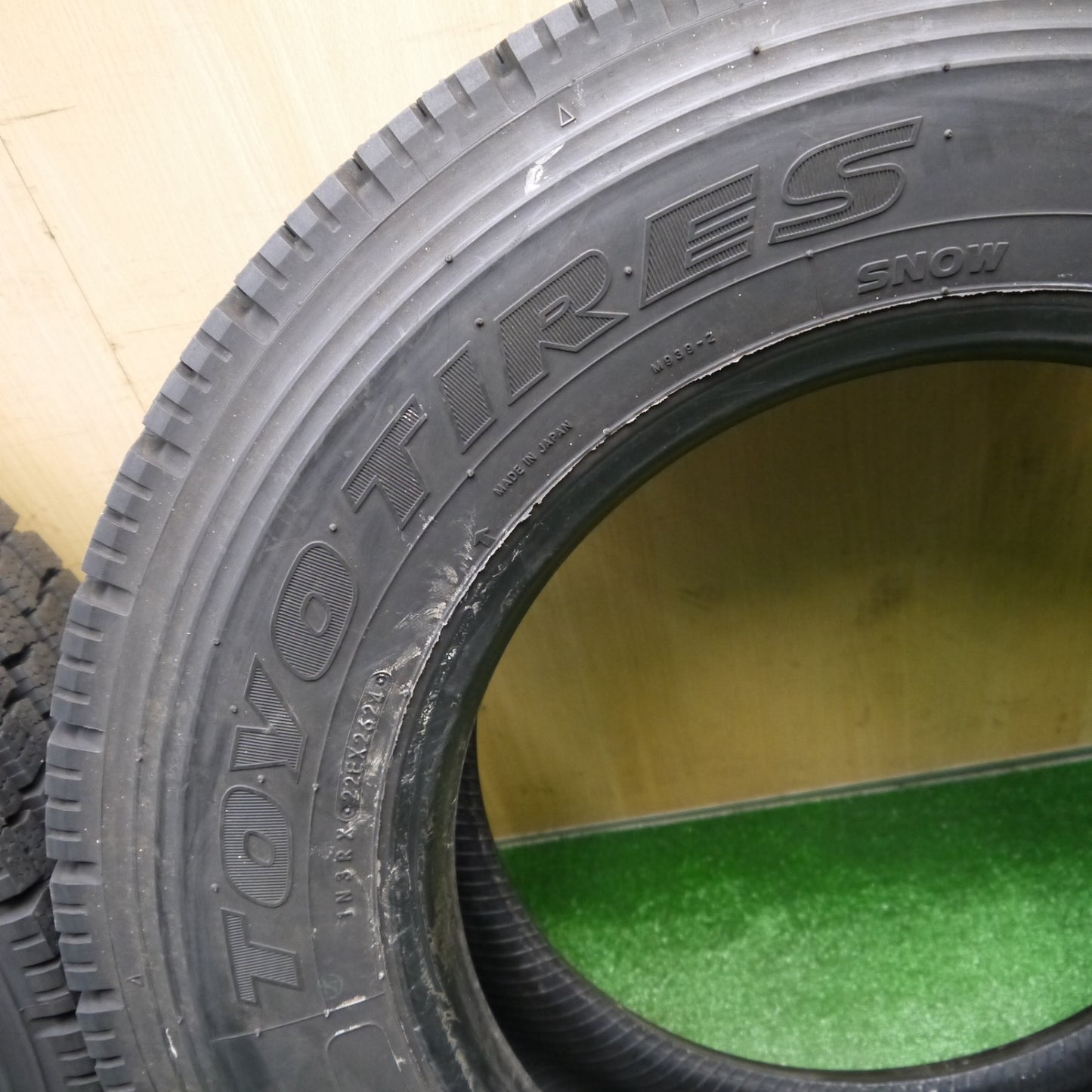 バリ溝！24年！9.5分！2本★トラック タイヤ 245/70R19.5 136/134J スタッドレス トーヨー M939 19.5インチ★5121216Hスタ