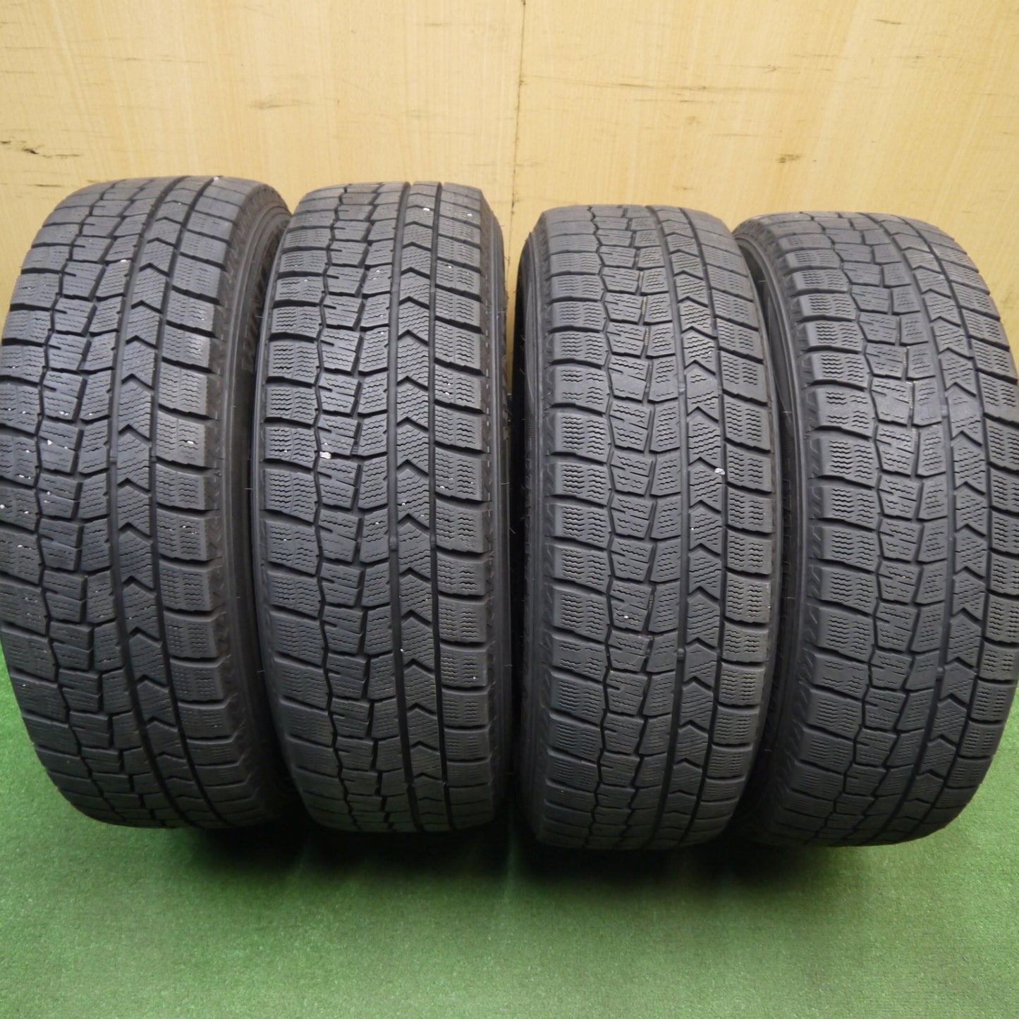 バリ溝！22年！キレイ！8.5分★シエンタ 等 185/65R15 スタッドレス ダンロップ ウインターマックス WM02 VELVA CHARGE ヴェルヴァ 15インチ PCD100/5H★6011606Hス