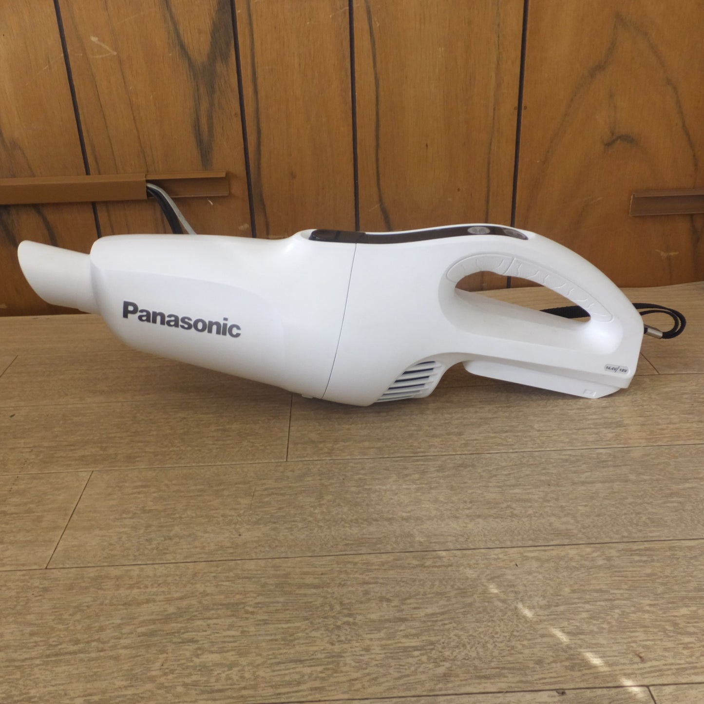[送料無料] 未使用★パナソニック Panasonic 工事用充電クリーナー EZ37A3　リチウムイオン電池パック EZ9L54 2個　充電器 EZ0L81 2個　セット★