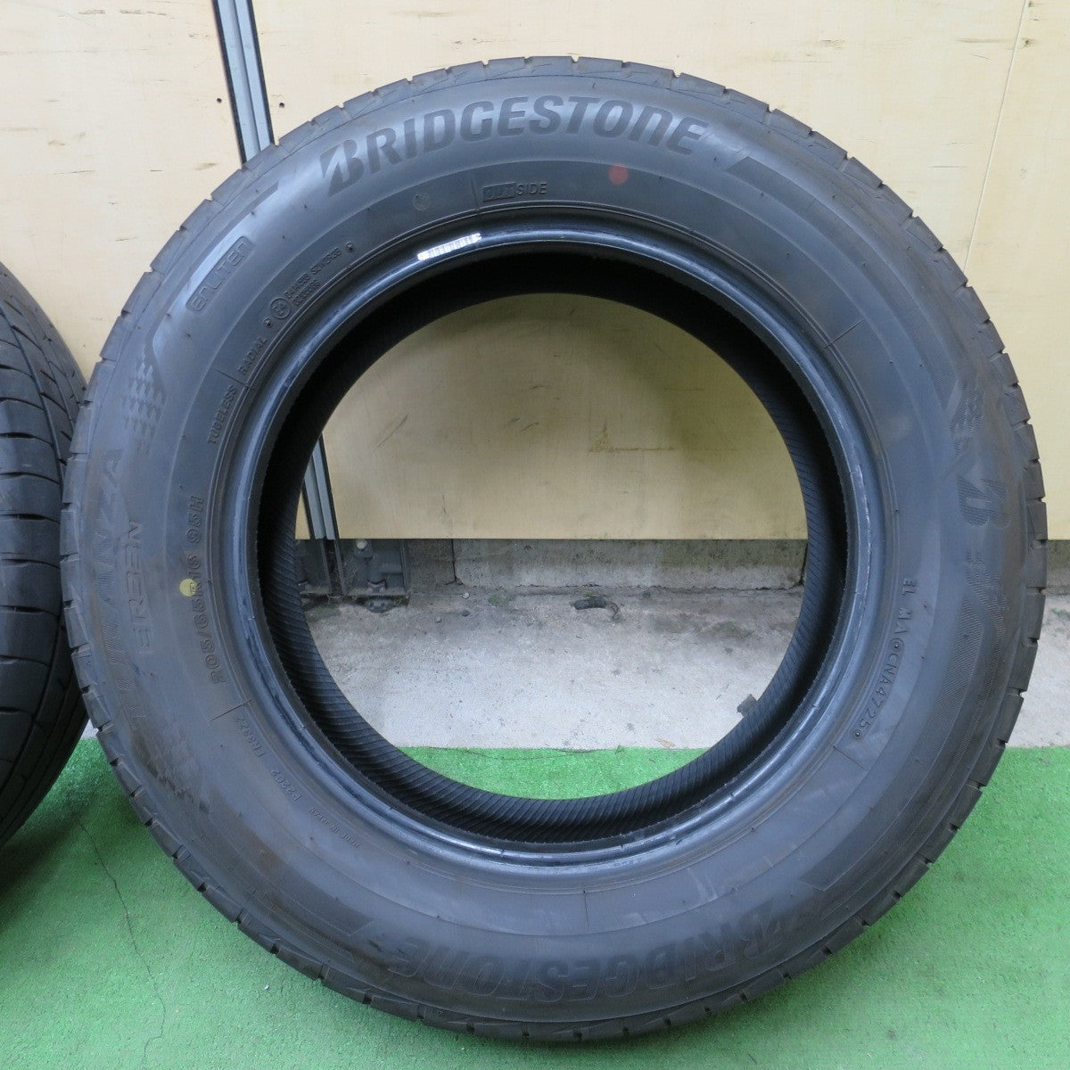 バリ溝！25年！9分！2本◎205/65R16 ブリヂストン トランザ ER33N タイヤ 16インチ アルファード エスティマ カムリ ヤリスクロス CR-V セレナ 等◎6091903NGノタ