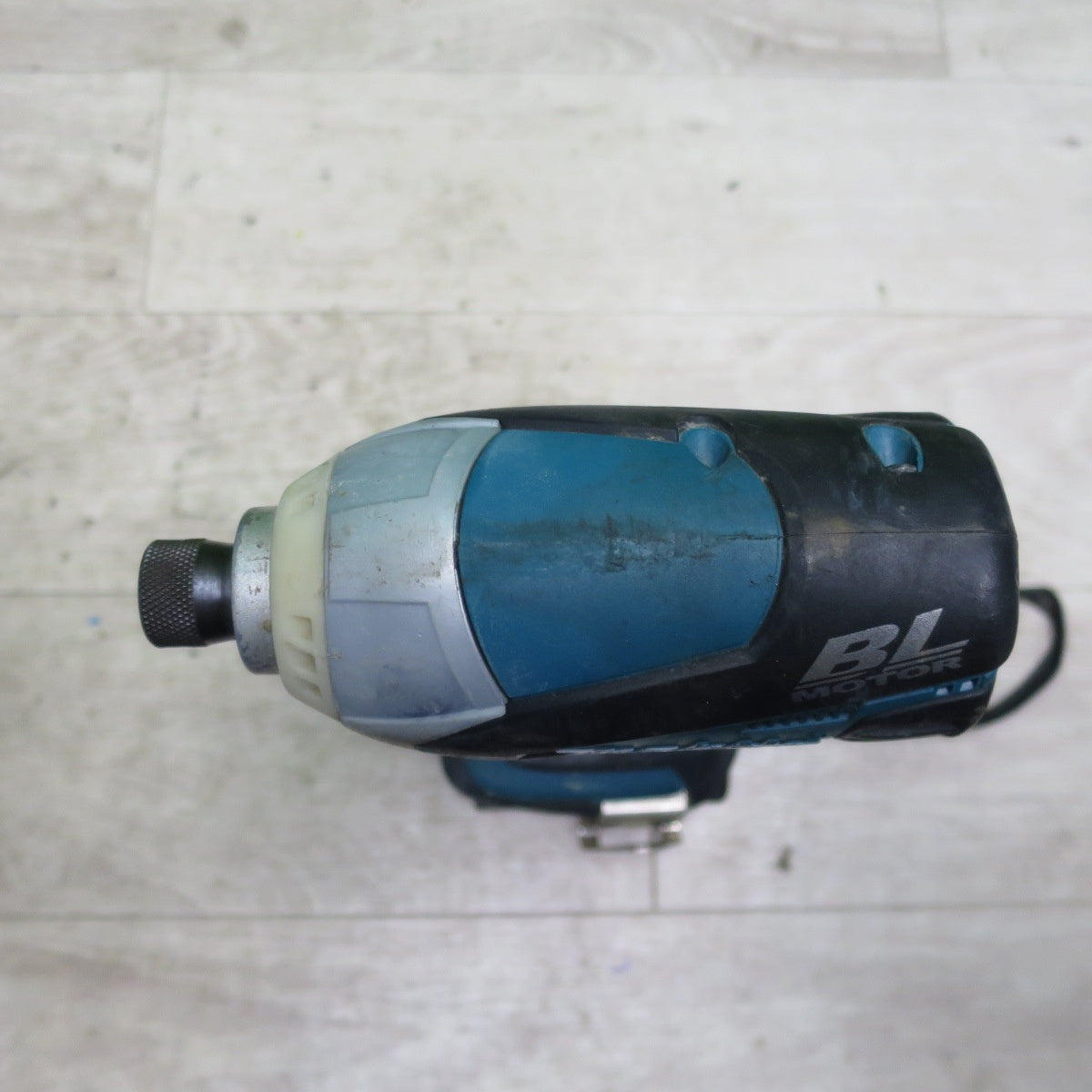 [送料無料] バッテリー2個☆マキタ 充電式 インパクト ドライバ 14.4V TD132DRFX 充電器 ケース 付き 電動 工具 現状品☆