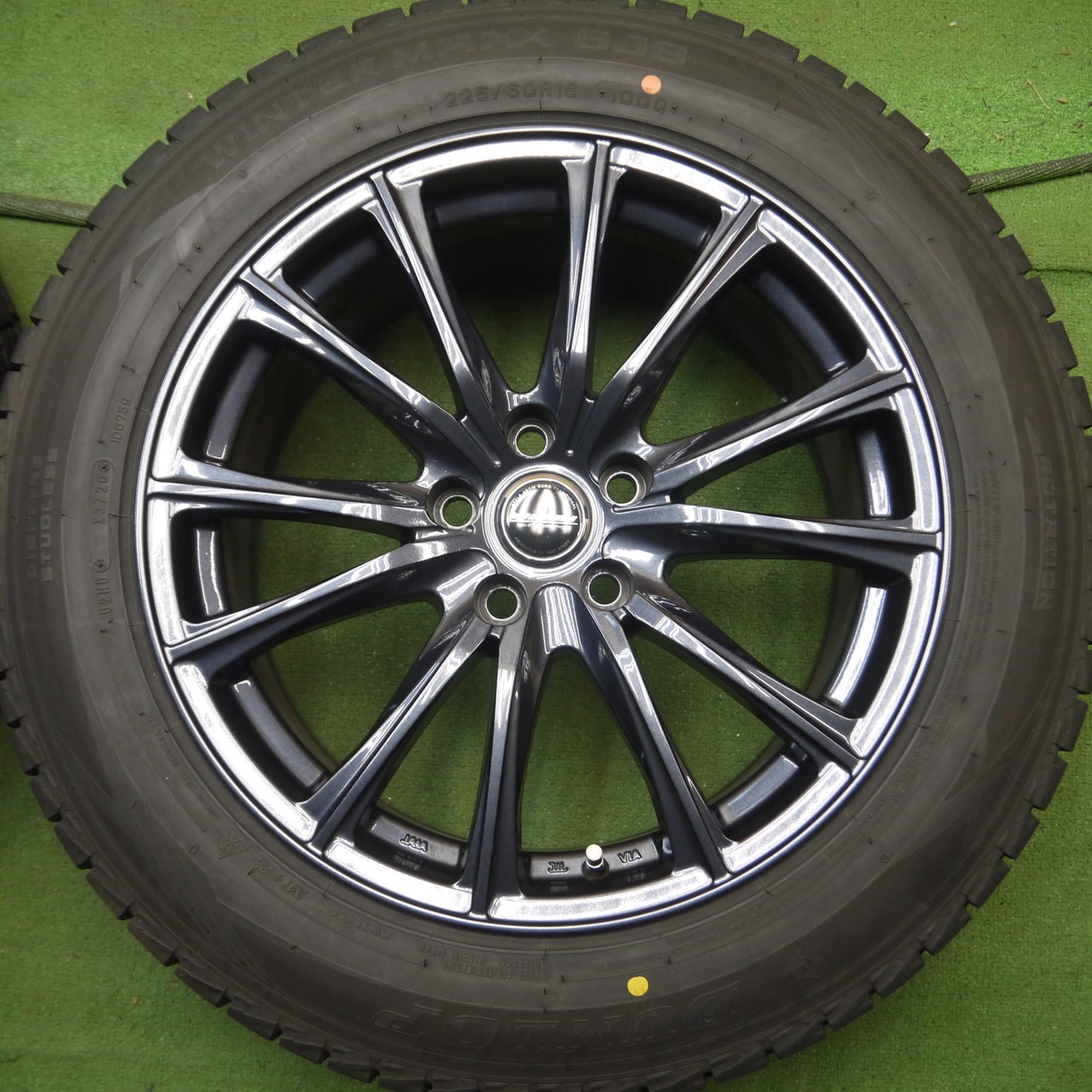 *送料無料* バリ溝！20年！キレイ！9.5分以上★レクサス NX等 225/60R18 スタッドレス ダンロップ ウインターマックス SJ8 WAREN ヴァーレン PCD114.3/5H★4070107Hス