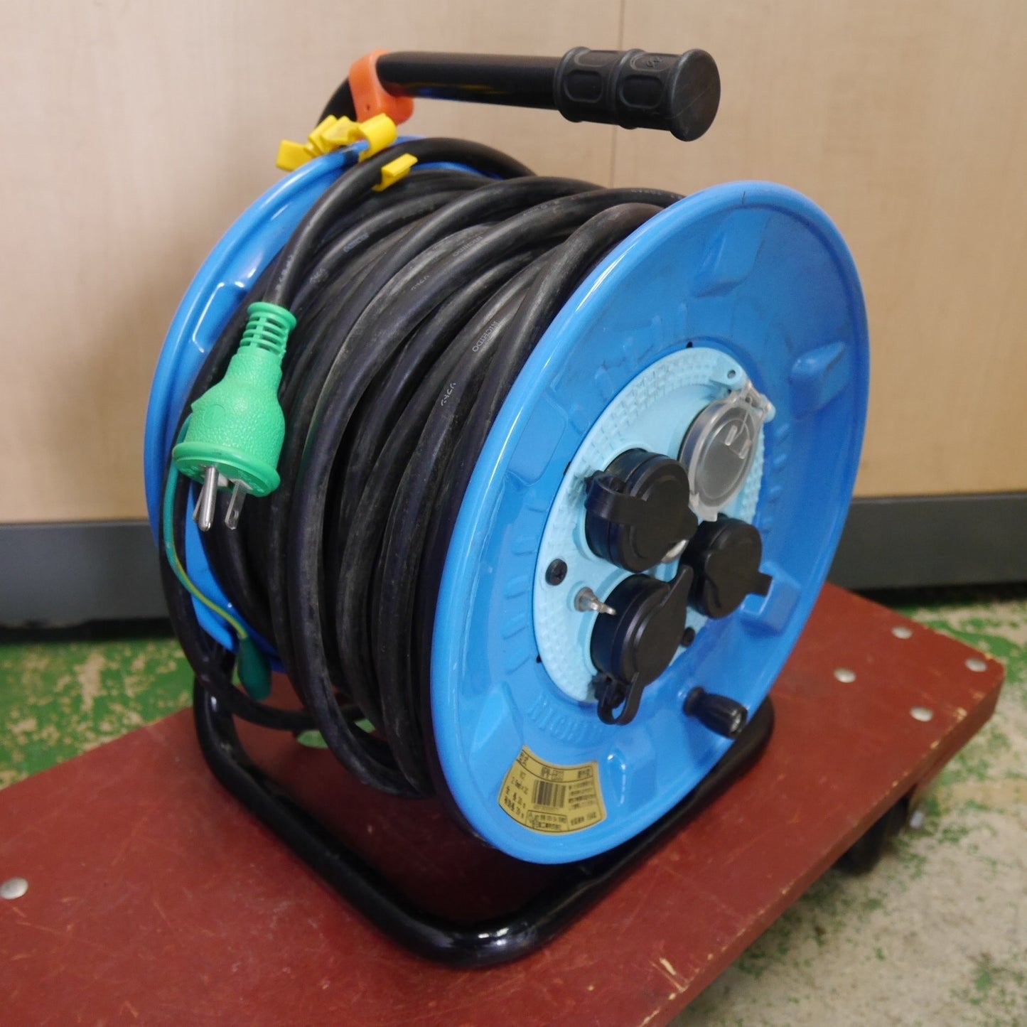 [送料無料] ☆日動 30m コードリール NPW-EB33 屋外型 電工ドラム 防雨 防塵型 漏電 保護 専用 ブレーカー付 NICHIDO☆