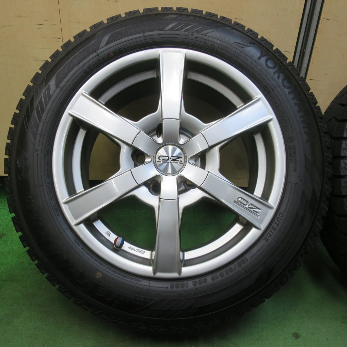 バリ溝！22年！9.5分★O・Z Gemini 195/65R16 スタッドレス ヨコハマ アイスガード iG60 OZ ジェミニ 16インチ PCD114.3/5H★5122702イス