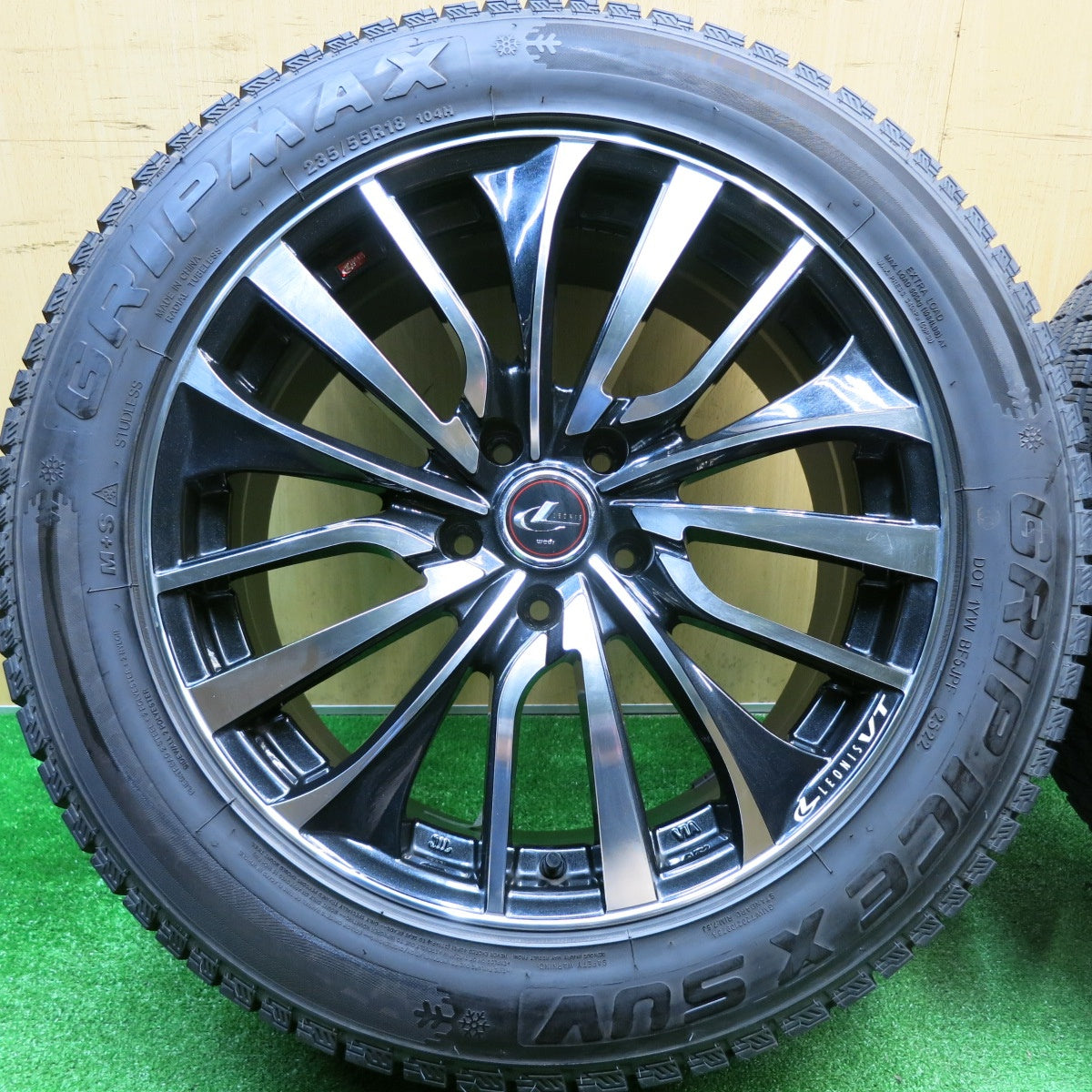 バリ溝！22年！9.5分以上★LEONIS VT 235/55R18 スタッドレス グリップマックス GRIP ICE X SUV レオニス 18インチ PCD114.3/5H★5110908HAス
