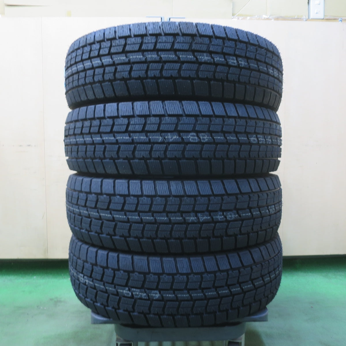 未使用！25年★スタッドレス 195/60R17 グッドイヤー アイスナビ7 タイヤ 17インチ 60系 プリウス ライズ ロッキー 等★6042602IMスタ
