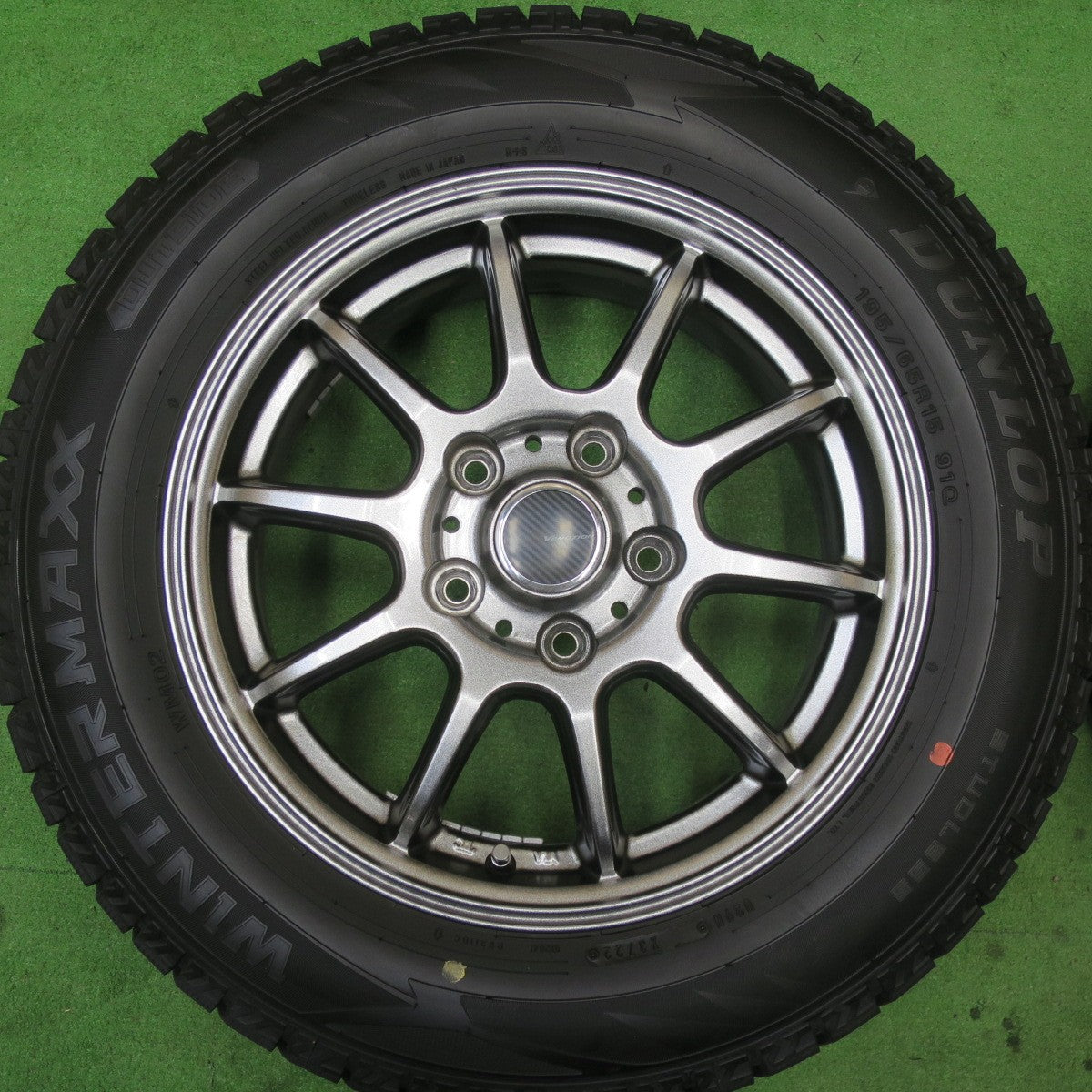 バリ溝！22年！キレイ！9.5分★スタッドレス 195/65R15 ダンロップ ウインターマックス WM02 VEMOTION Vエモーション 15インチ PCD114.3/5H★5051803TTス