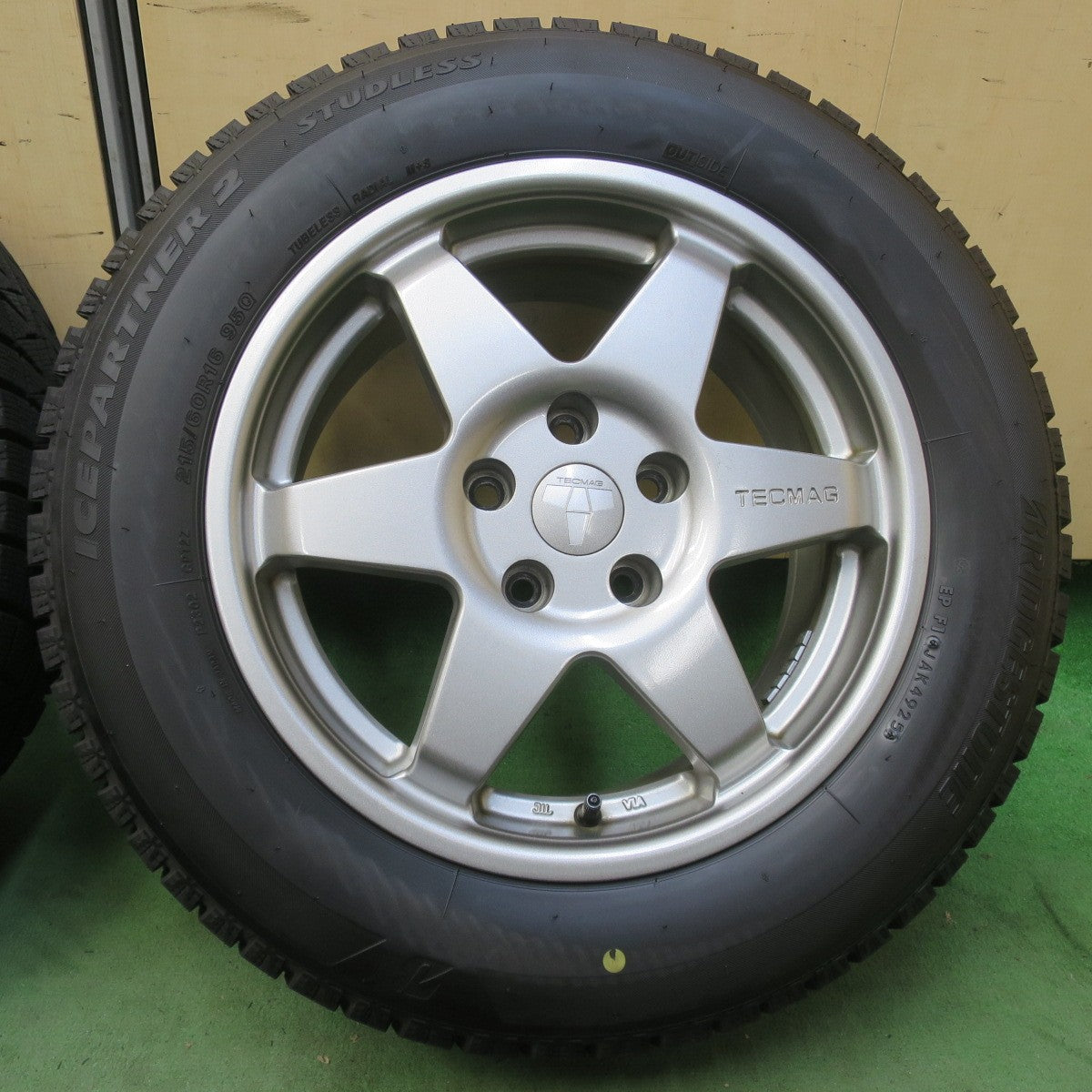 バリ溝！25年！ほぼ10分★ワーゲン 等 TECMAG Type 206R 215/60R16 スタッドレス ブリヂストン アイスパートナー2 テクマグ 16インチ PCD112/5H★6060602イス