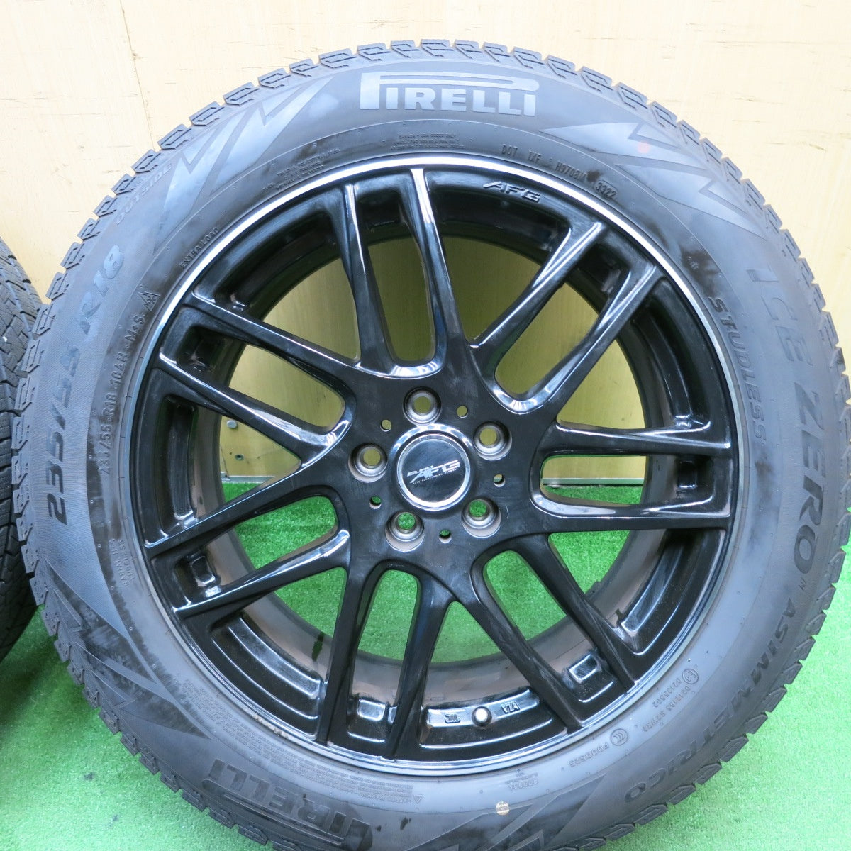 バリ溝！22年！キレイ！9分★ボルボ 等 EURO AFG 235/55R18 スタッドレス ピレリ アイスゼロ アシンメトリコ 18インチ PCD108/5H★5051204AKス