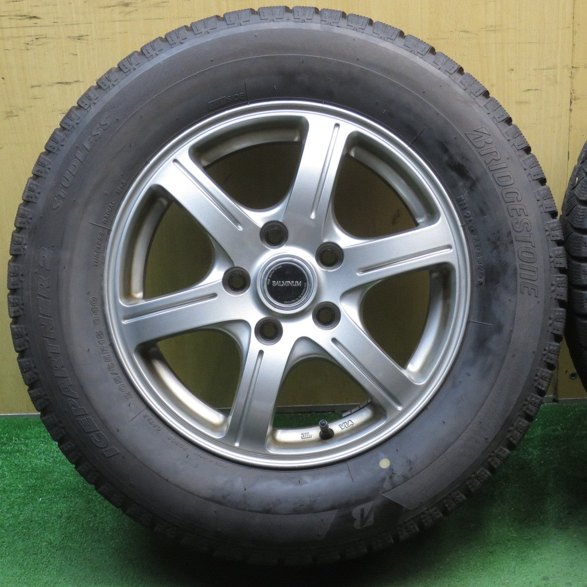 バリ溝！23年！9.5分★スタッドレス 205/65R15 ブリヂストン アイスパートナー2 FEID ZART/G6 BALMINUM 15インチ PCD114.3/5H★5073001NJス