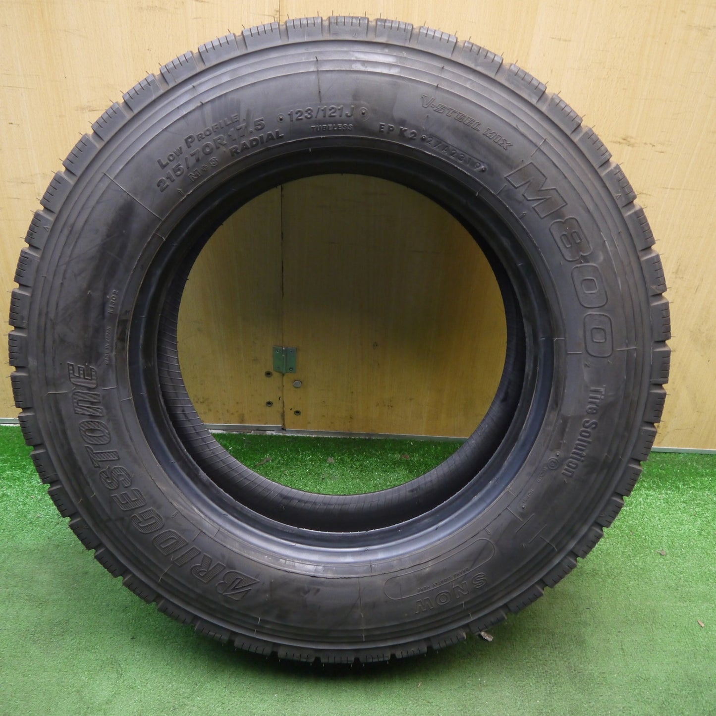 ほぼ未使用！新車外し！1本★トラック タイヤ 215/70R17.5 123/121J ブリヂストン M800 ミックス オールシーズン 17.5インチ★6070804KKスタ