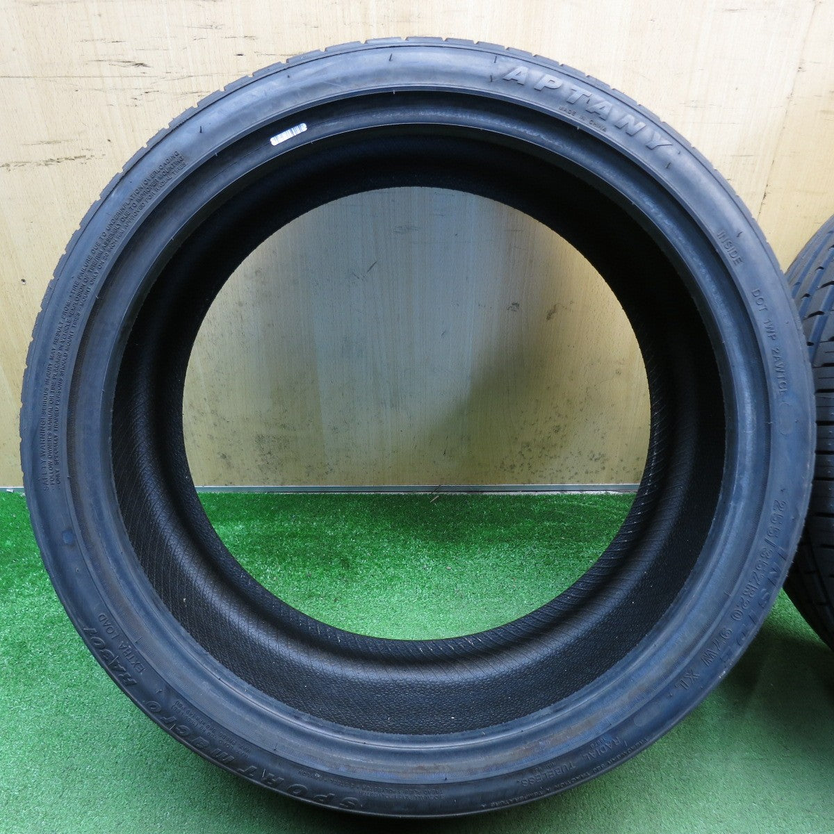 ほぼ未使用！25年◎255/35R20 アプタニー SPORT macro RA301 タイヤ 20インチ アウディ A5 A6 A7 ボルボ V90 S90 等◎6082602KKノタ
