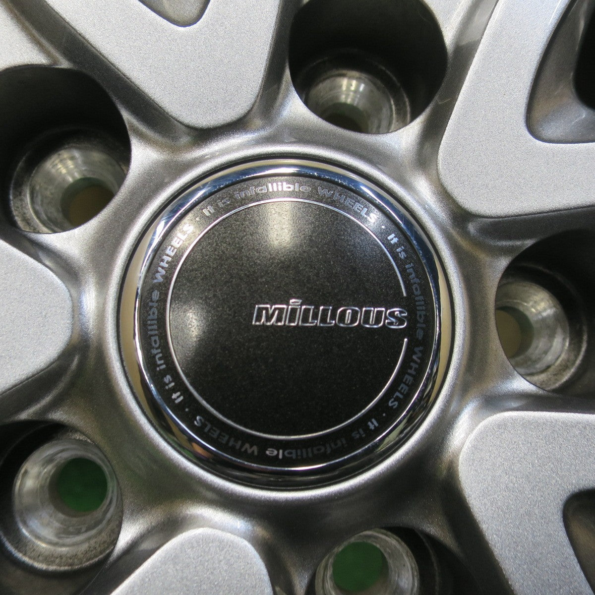 バリ溝！24年！キレイ！ほぼ10分★スタッドレス 225/55R17 ヨコハマ アイスガード iG60 MiLLOUS ミルアス 17インチ PCD114.3/5H★5102704イス