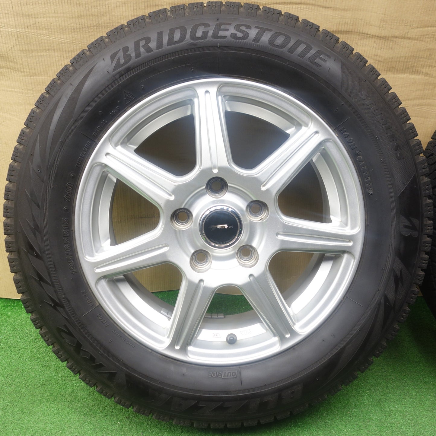 バリ溝！22年！キレイ！9.5分★スタッドレス 195/65R15 ブリヂストン ブリザック VRX2 TOPRUN トップラン 15インチ PCD114.3/5H★6012602KTス
